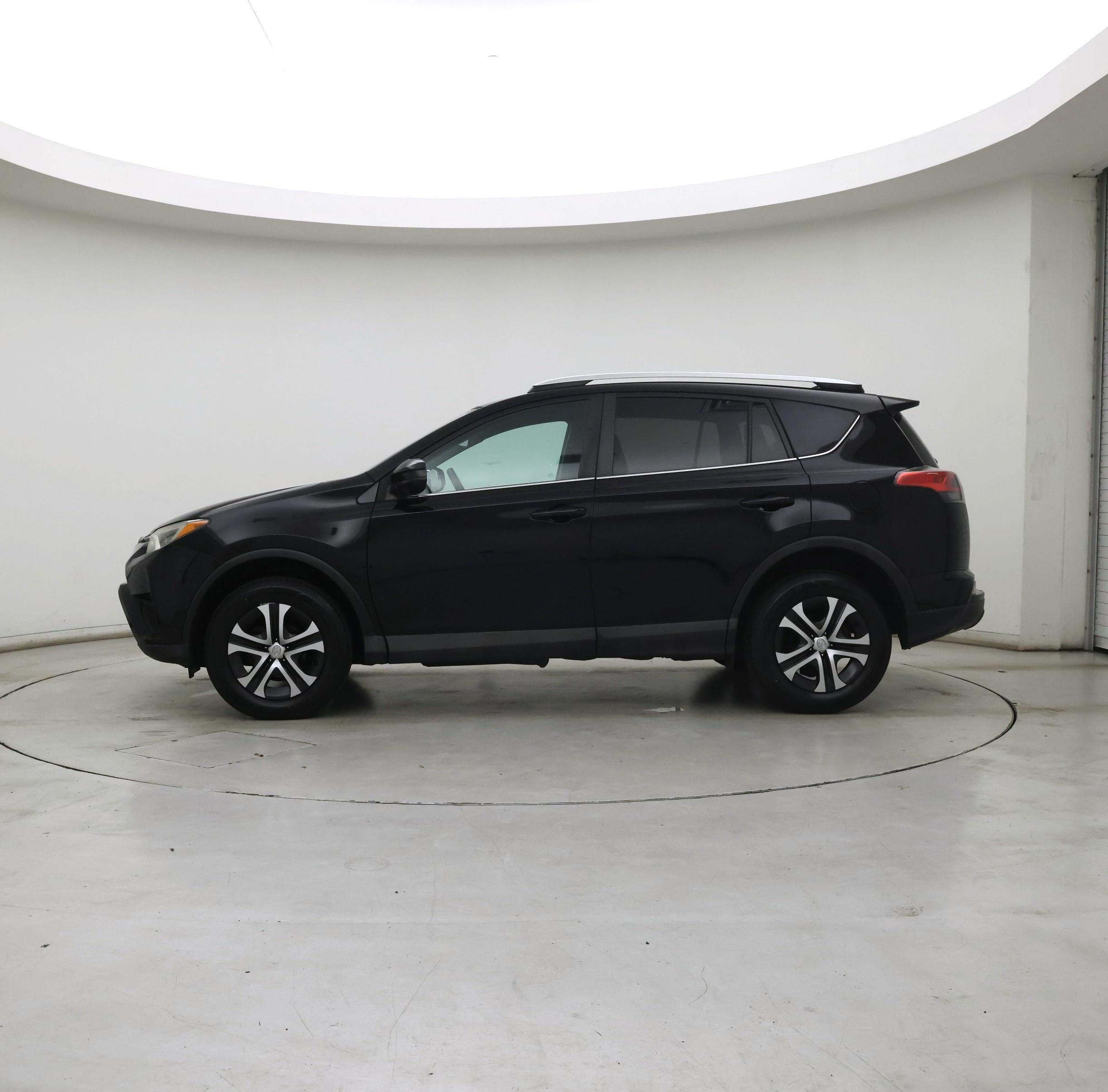 Thumbnail: 2016 Toyota RAV4 - 3