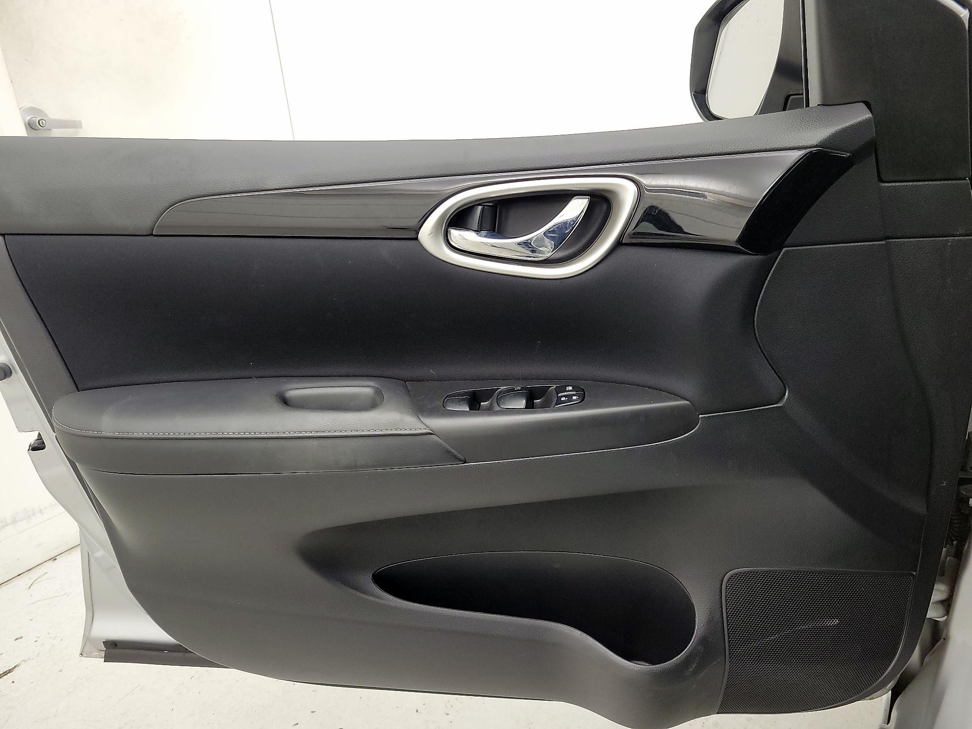 Thumbnail: 2019 Nissan Sentra - 12