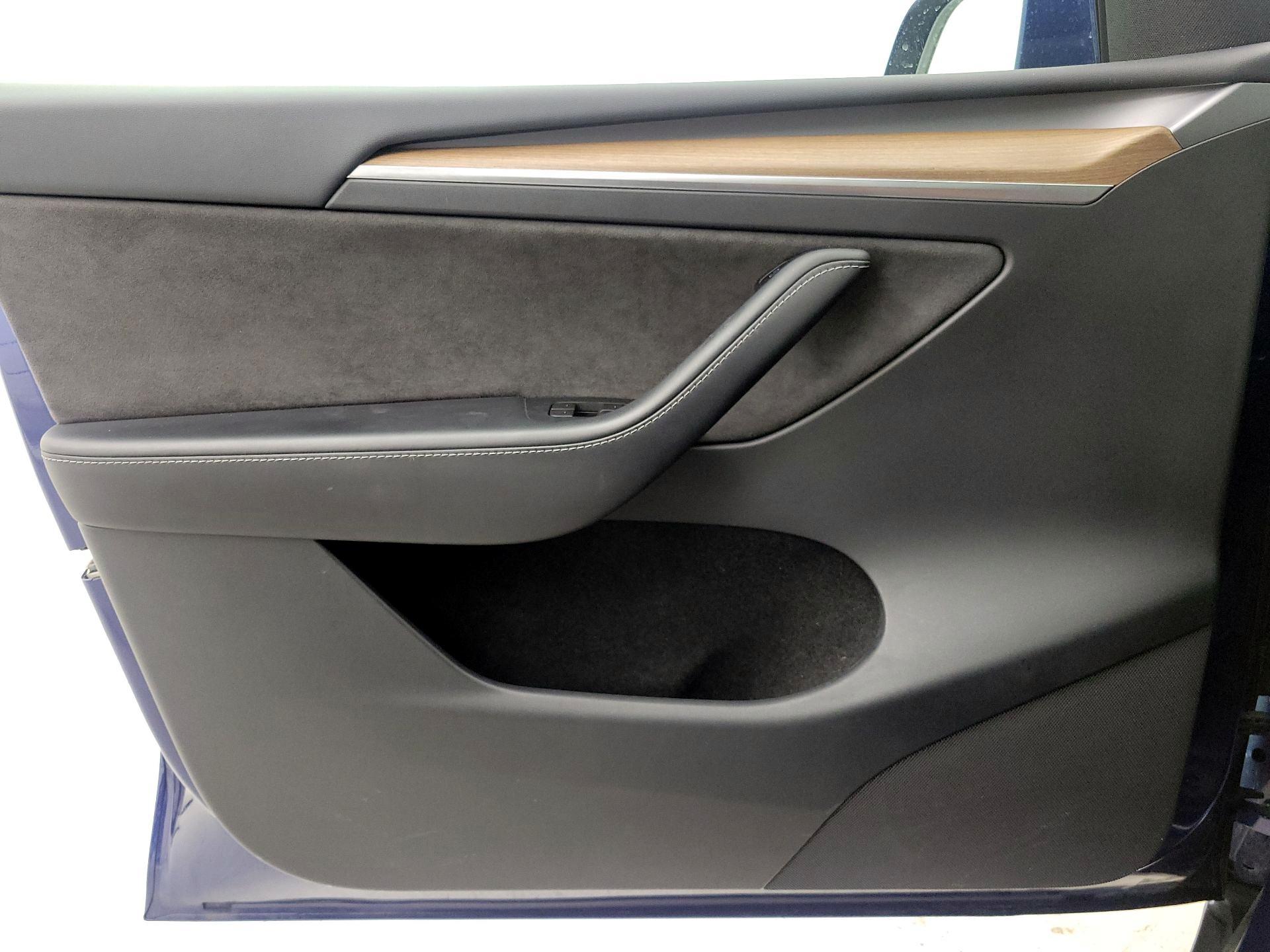 Thumbnail: 2023 Tesla Model Y - 12