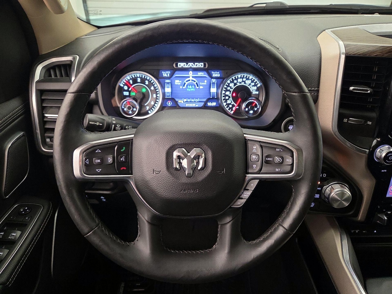 2019 RAM Ram 1500 Pickup Laramie - Photo 11