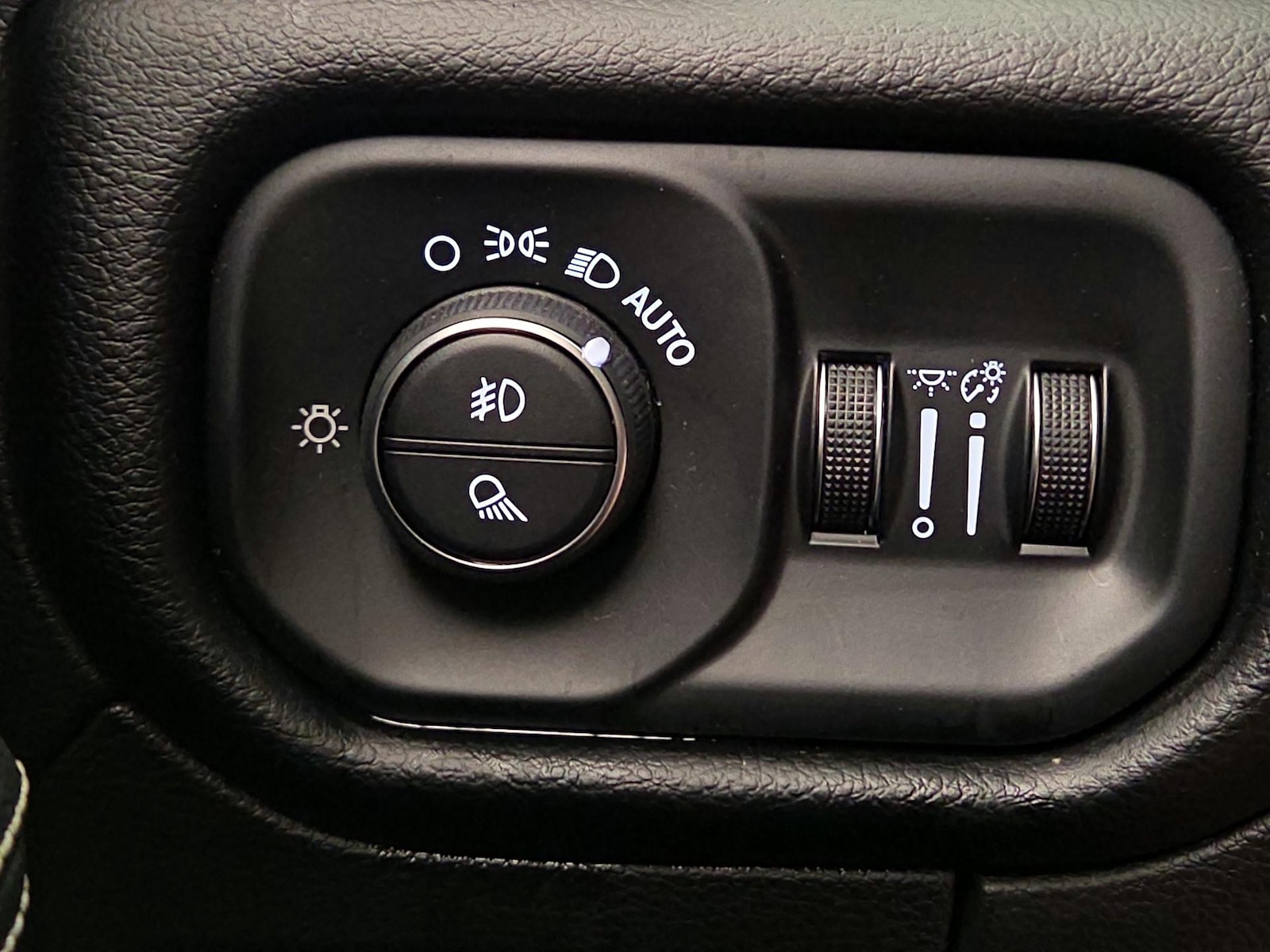 2019 RAM Ram 1500 Pickup Laramie - Photo 14