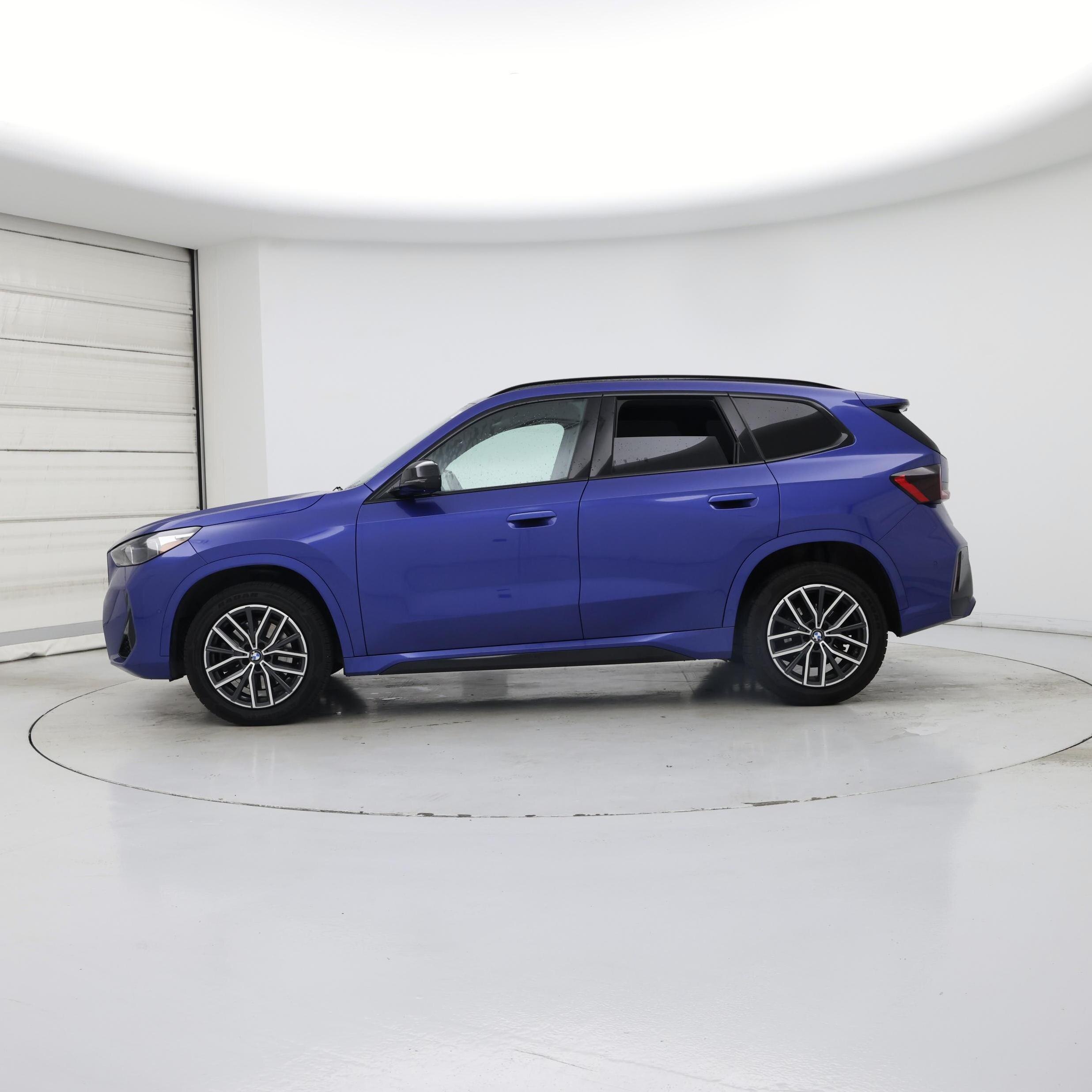 Thumbnail: 2023 BMW X1 - 3