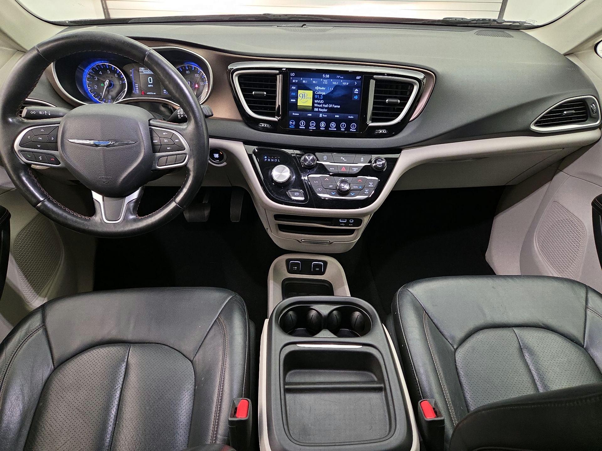 Thumbnail: 2019 Chrysler Pacifica - 9