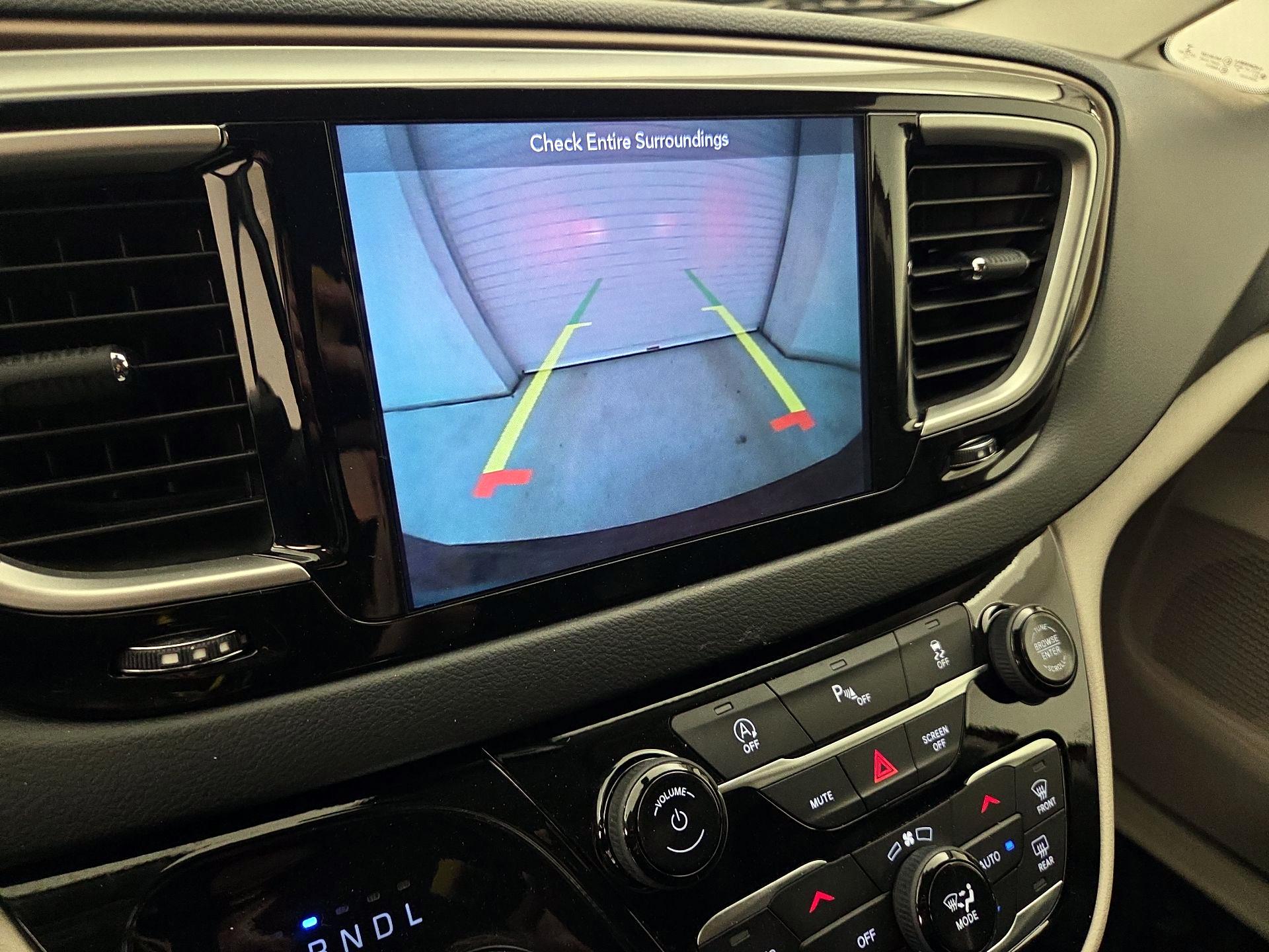 Thumbnail: 2019 Chrysler Pacifica - 14