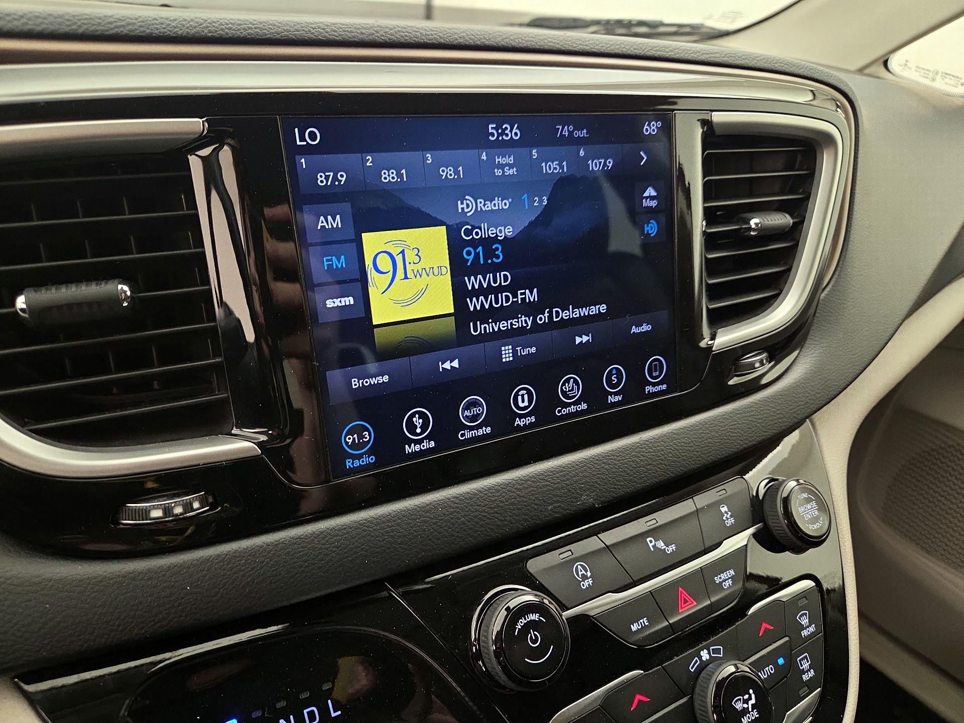 Thumbnail: 2019 Chrysler Pacifica - 15
