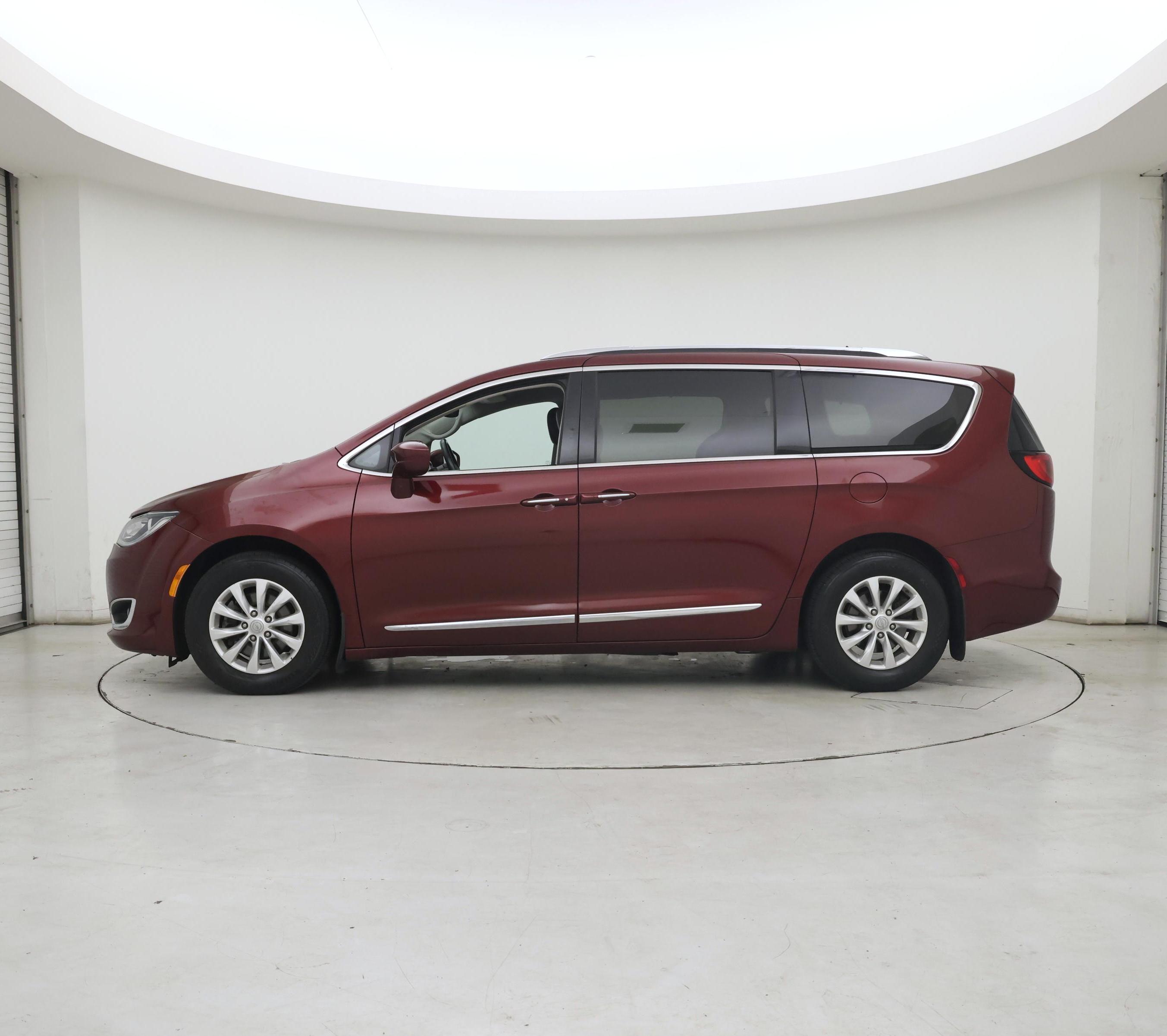 Thumbnail: 2019 Chrysler Pacifica - 3