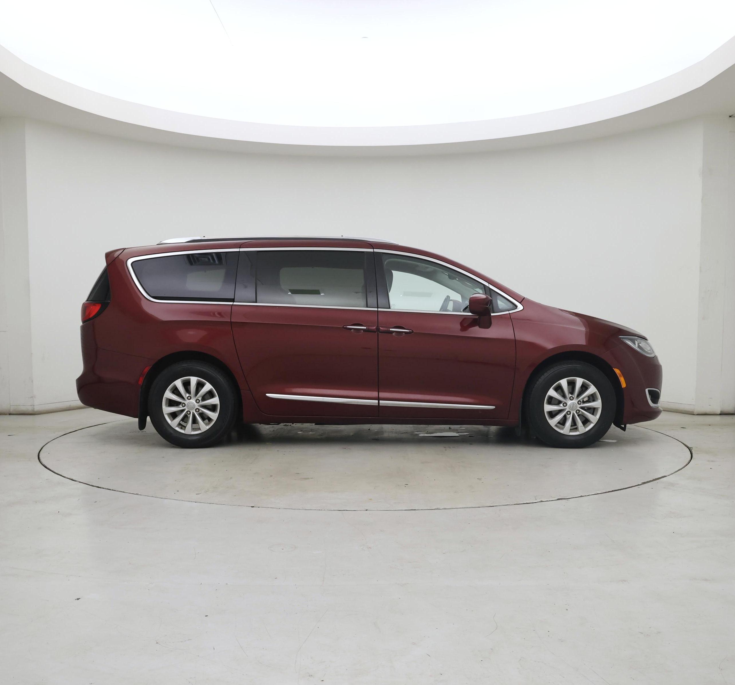 Thumbnail: 2019 Chrysler Pacifica - 7