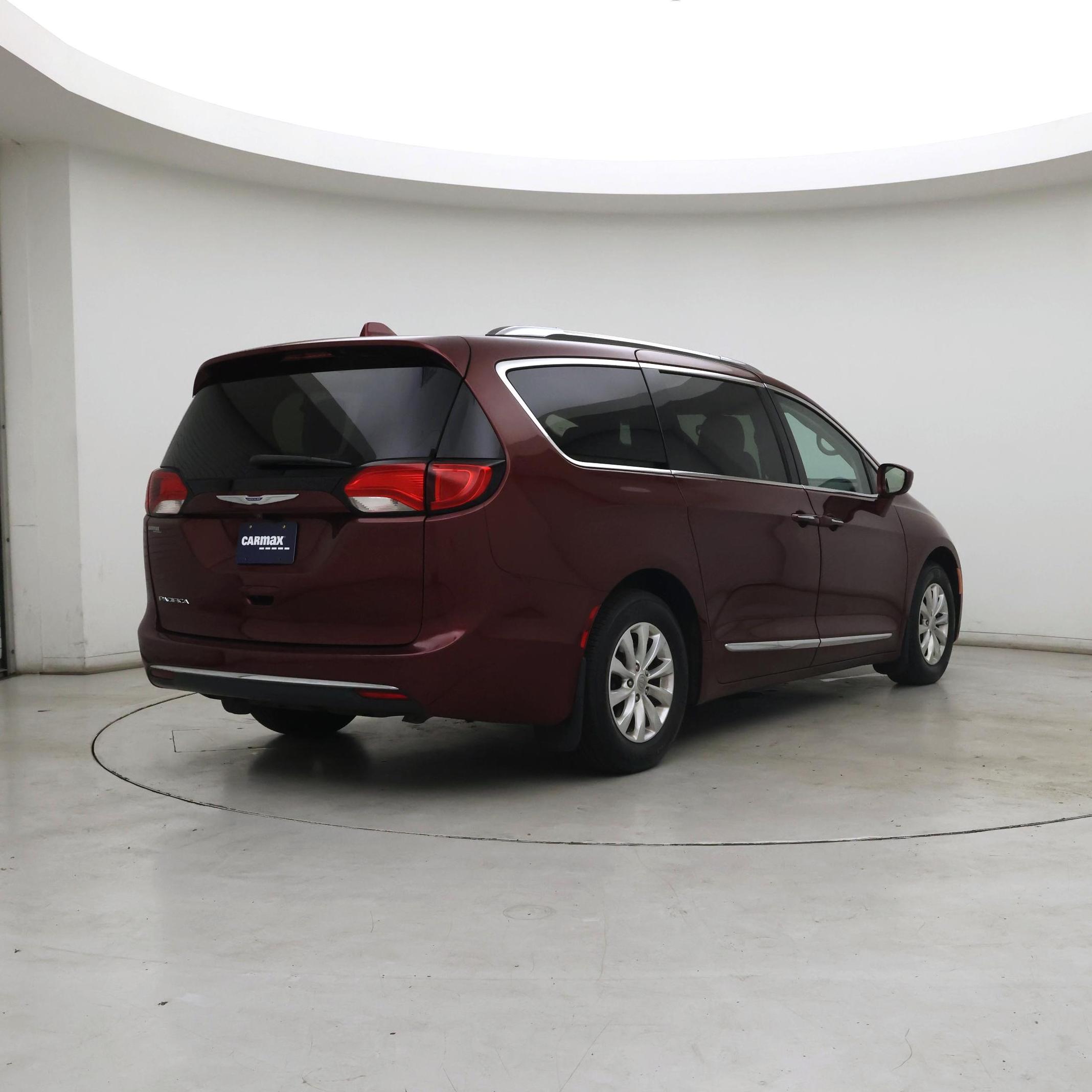Thumbnail: 2019 Chrysler Pacifica - 8