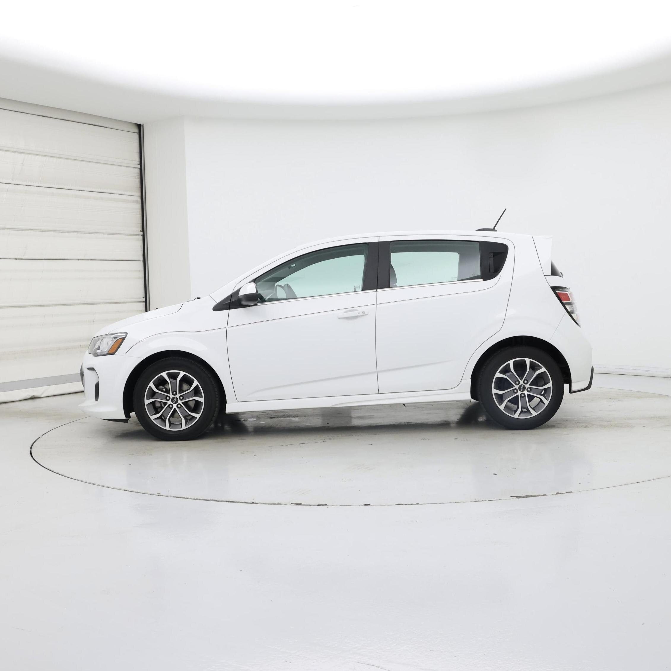 Thumbnail: 2018 Chevrolet Sonic - 3