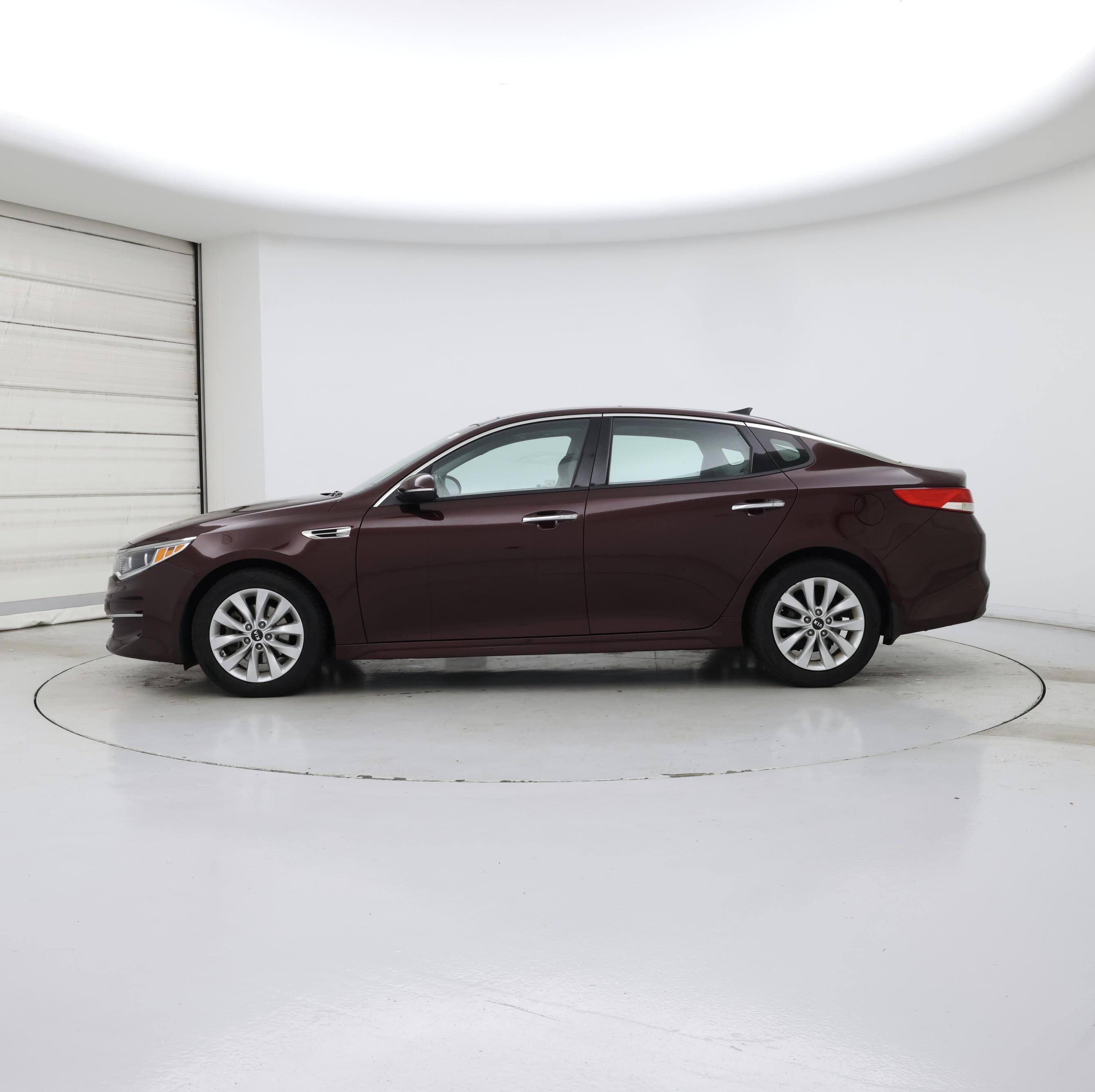 Thumbnail: 2017 Kia Optima - 3