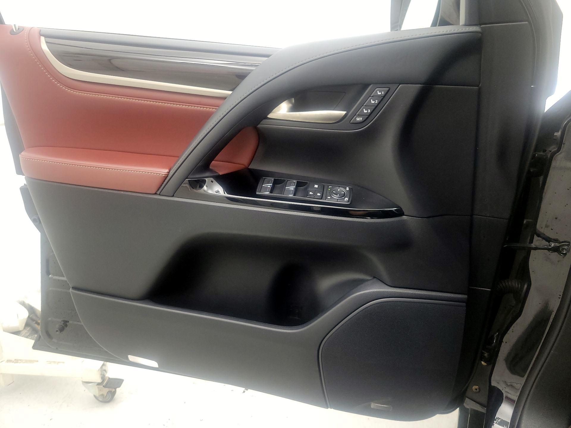 Thumbnail: 2018 Lexus LX - 12