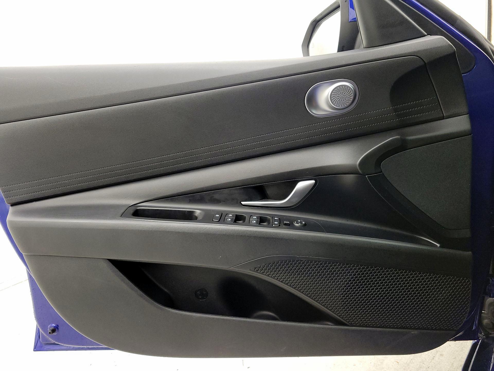 Thumbnail: 2022 Hyundai Elantra - 12