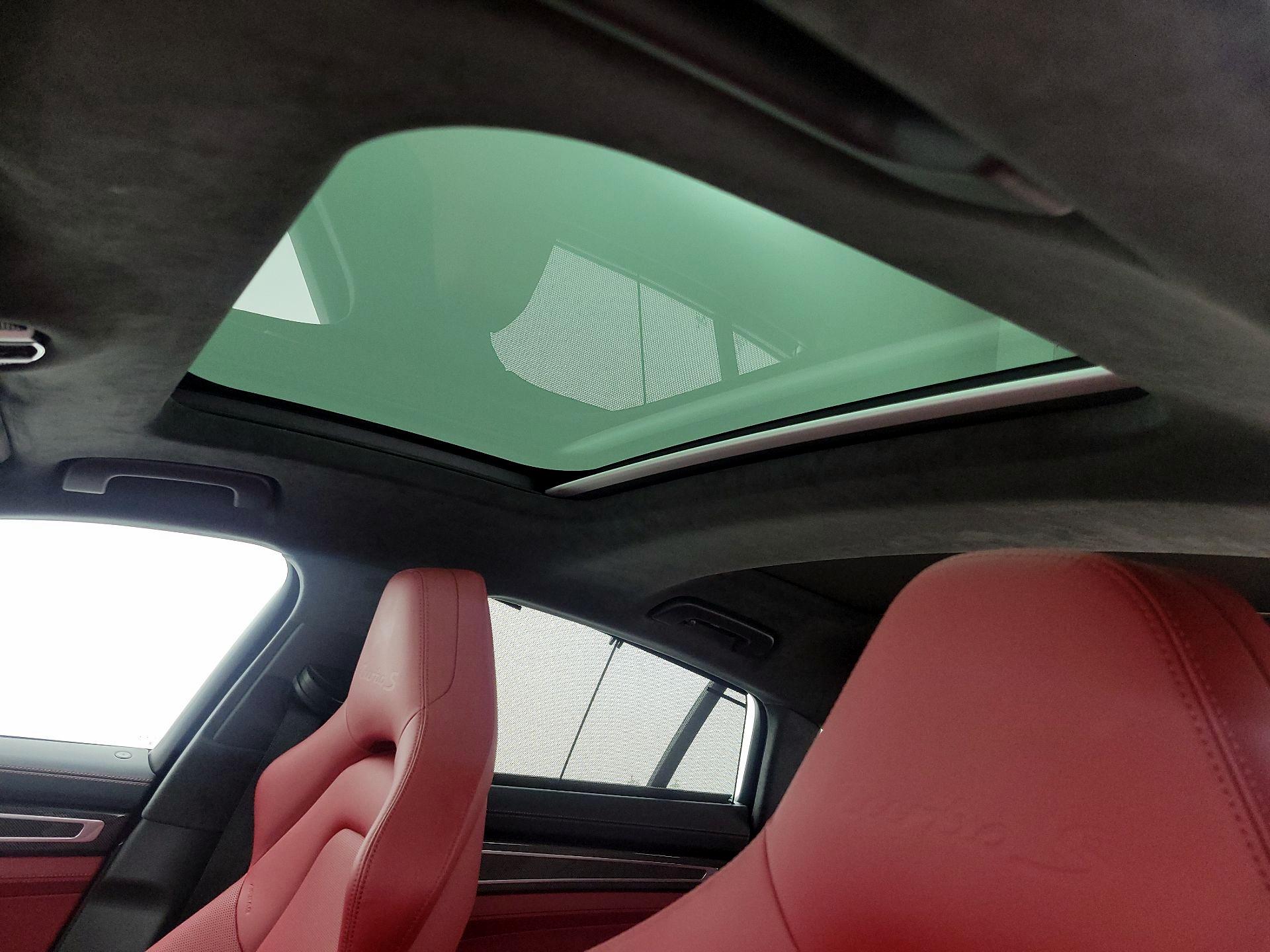 Thumbnail: 2021 Porsche Panamera - 19