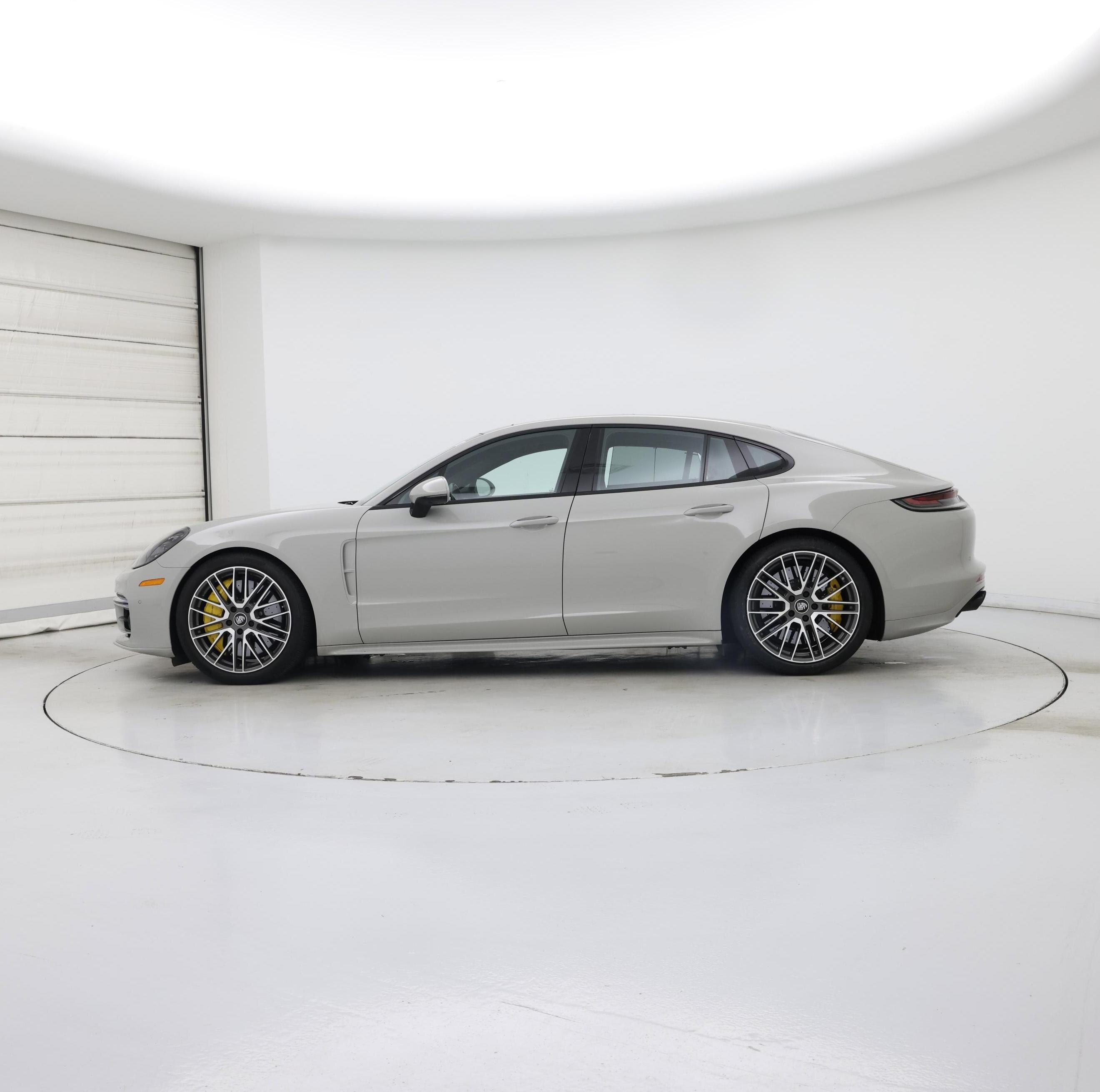 Thumbnail: 2021 Porsche Panamera - 3