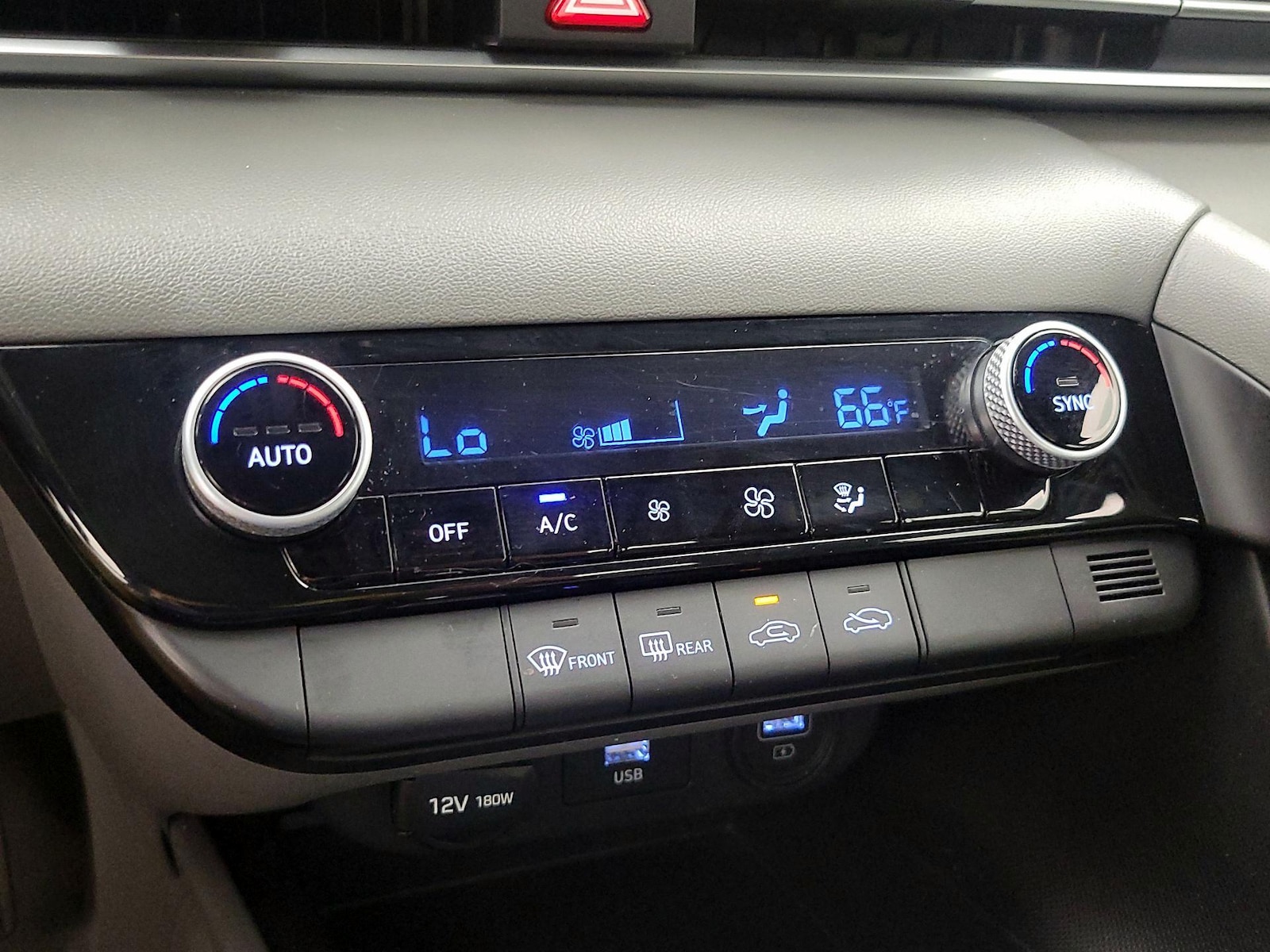 2022 Hyundai Elantra SEL - Photo 17