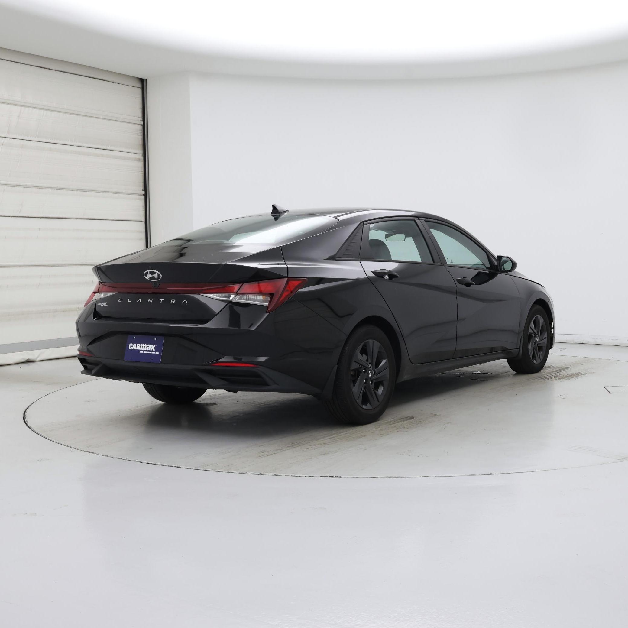 Thumbnail: 2022 Hyundai Elantra - 8