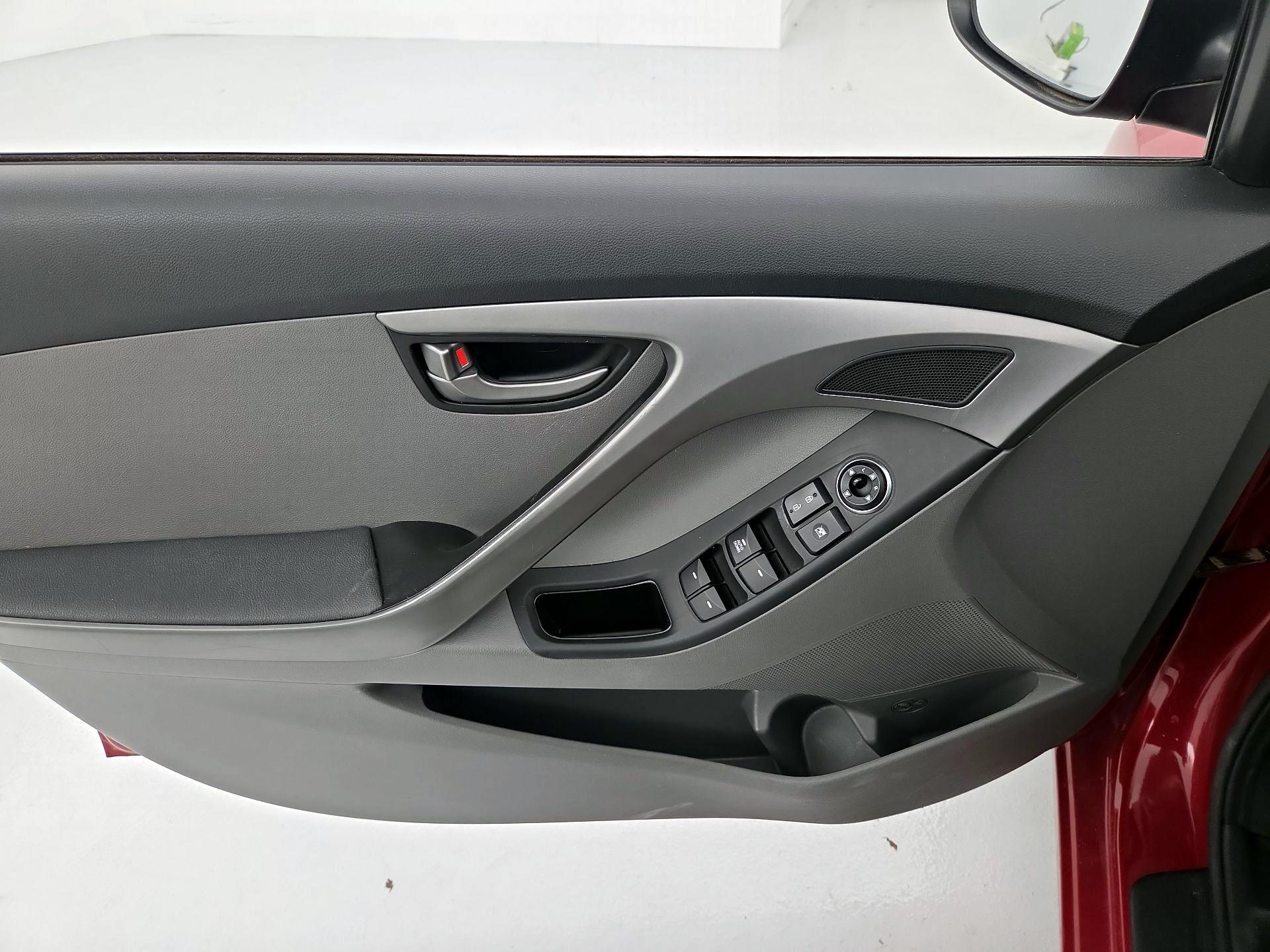 Thumbnail: 2016 Hyundai Elantra - 12