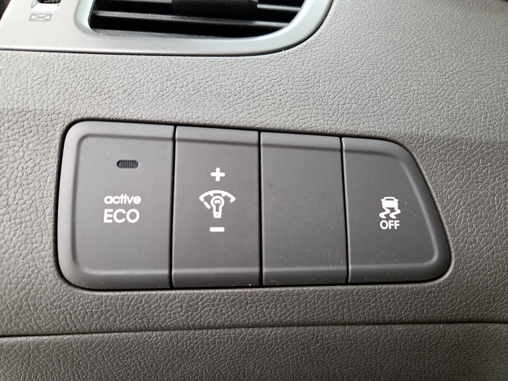 Thumbnail: 2016 Hyundai Elantra - 13