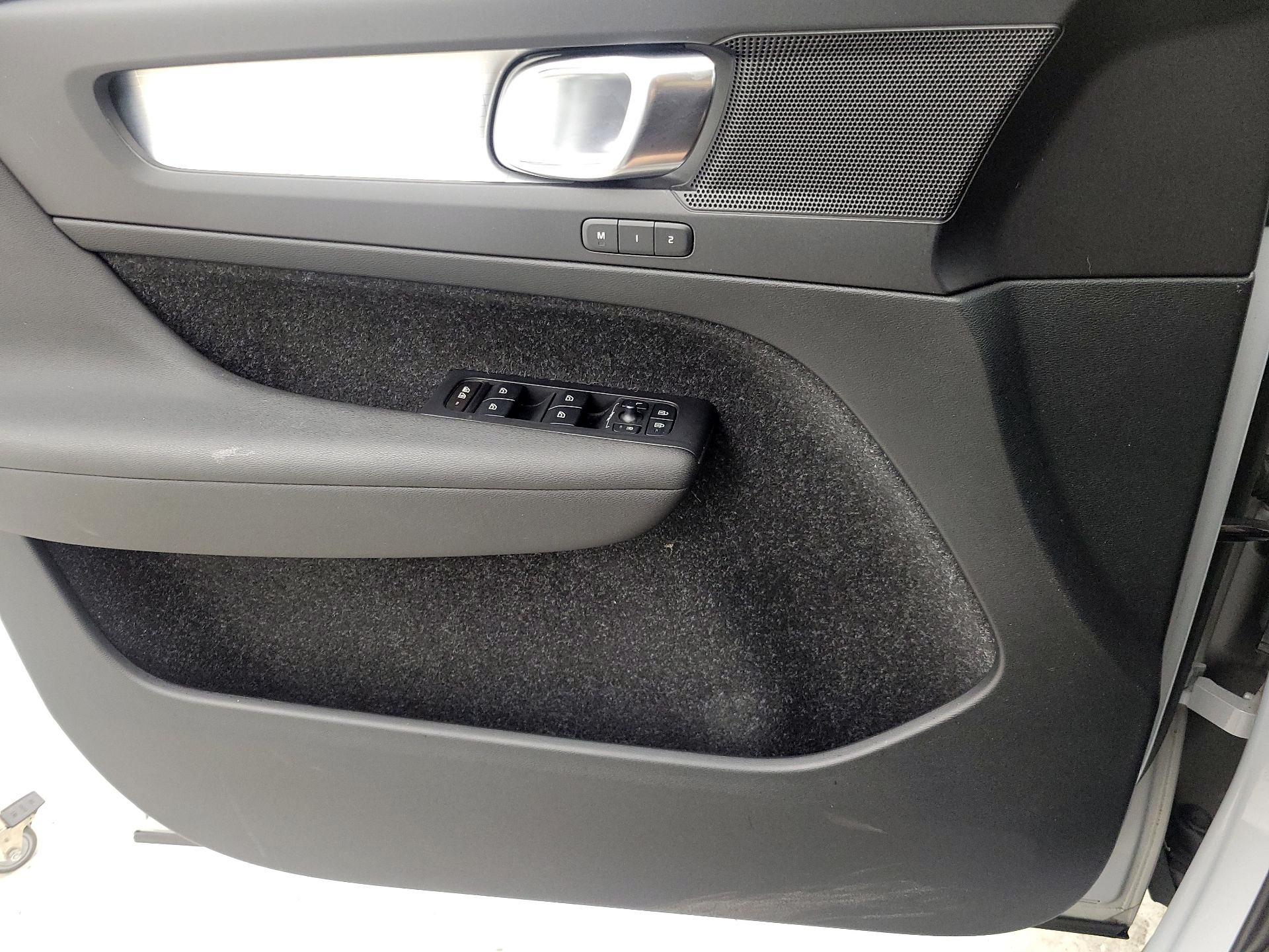 Thumbnail: 2020 Volvo XC40 - 12