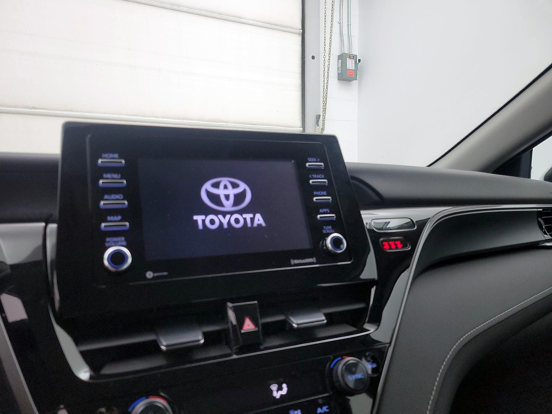 Thumbnail: 2022 Toyota Camry - 16