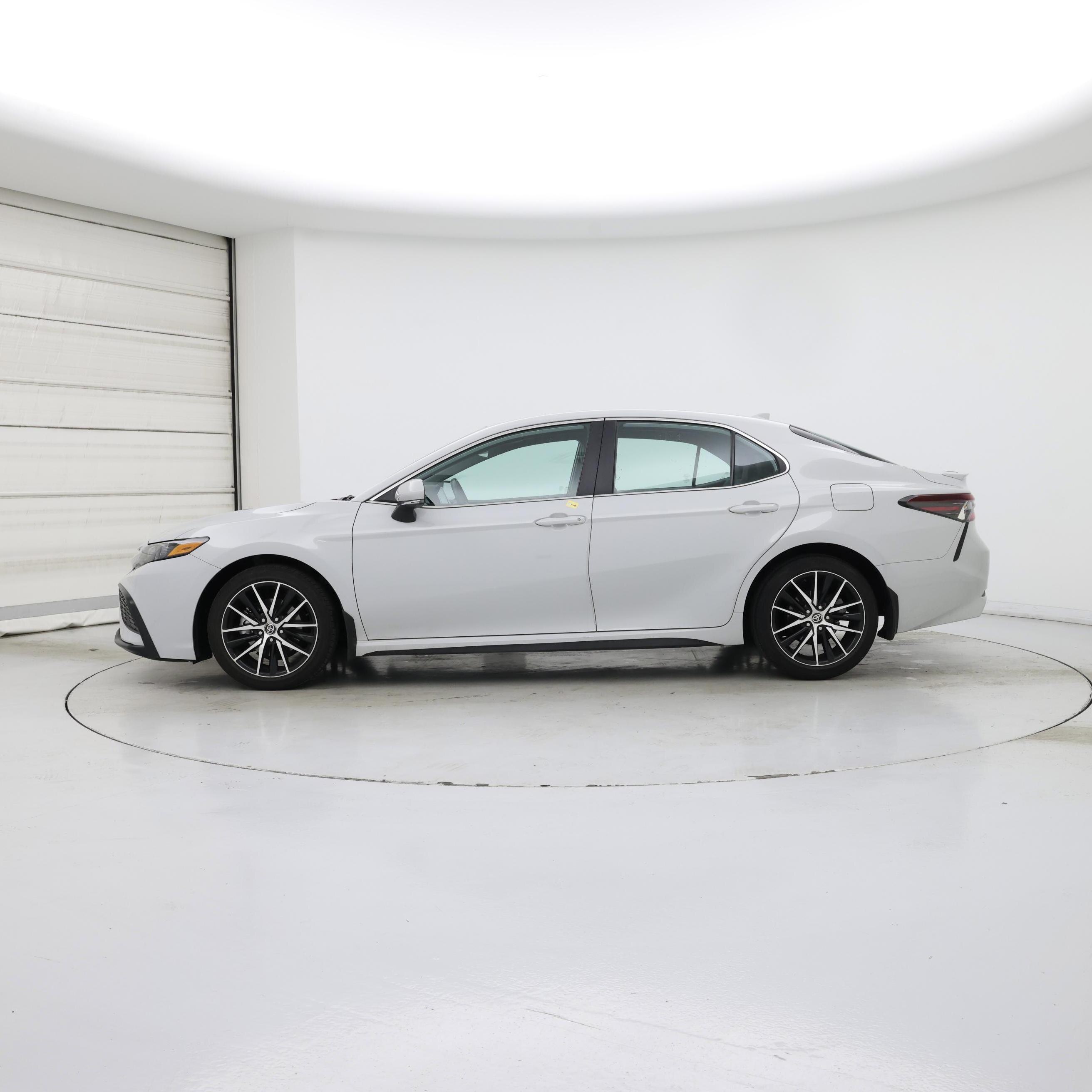 Thumbnail: 2022 Toyota Camry - 3