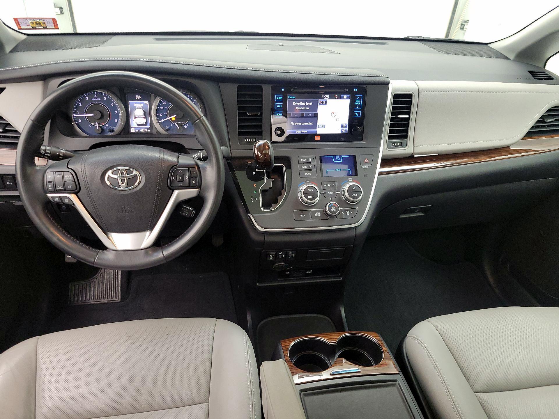 Thumbnail: 2017 Toyota Sienna - 9