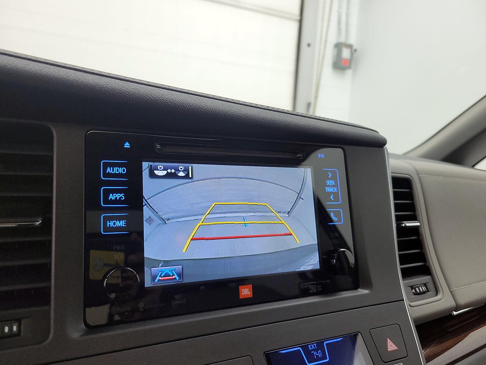 Thumbnail: 2017 Toyota Sienna - 14