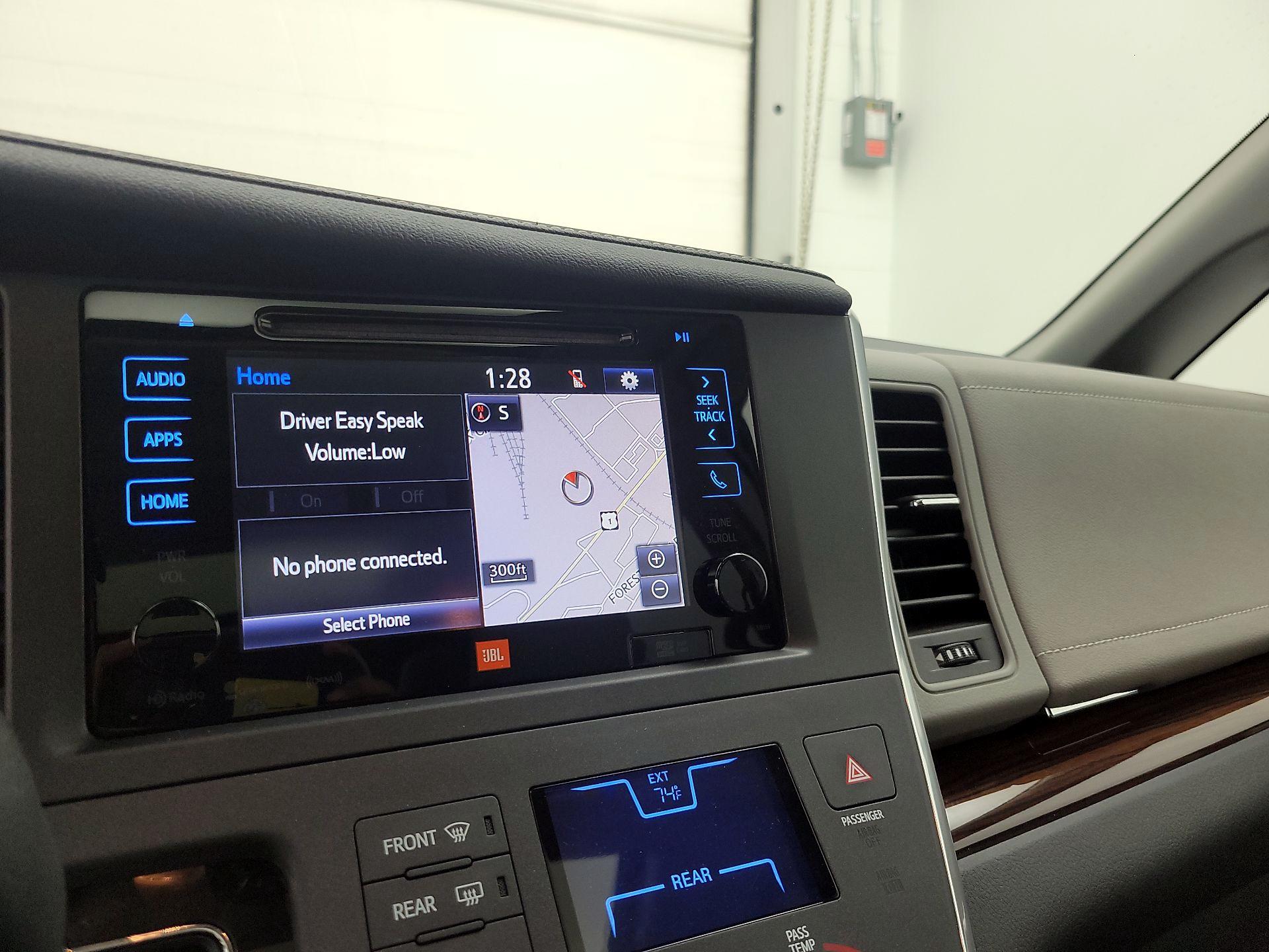 Thumbnail: 2017 Toyota Sienna - 15
