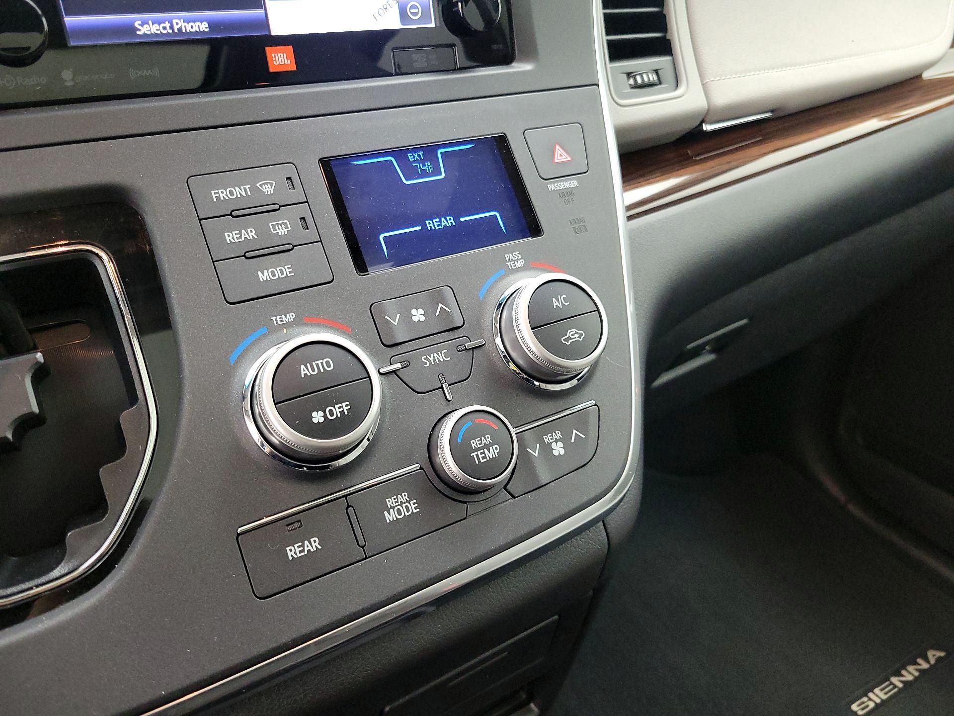 Thumbnail: 2017 Toyota Sienna - 16
