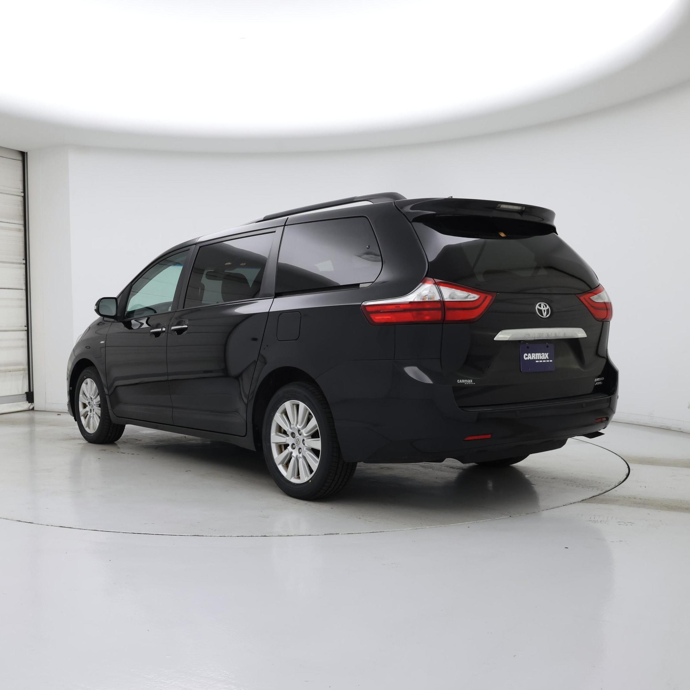 Thumbnail: 2017 Toyota Sienna - 2