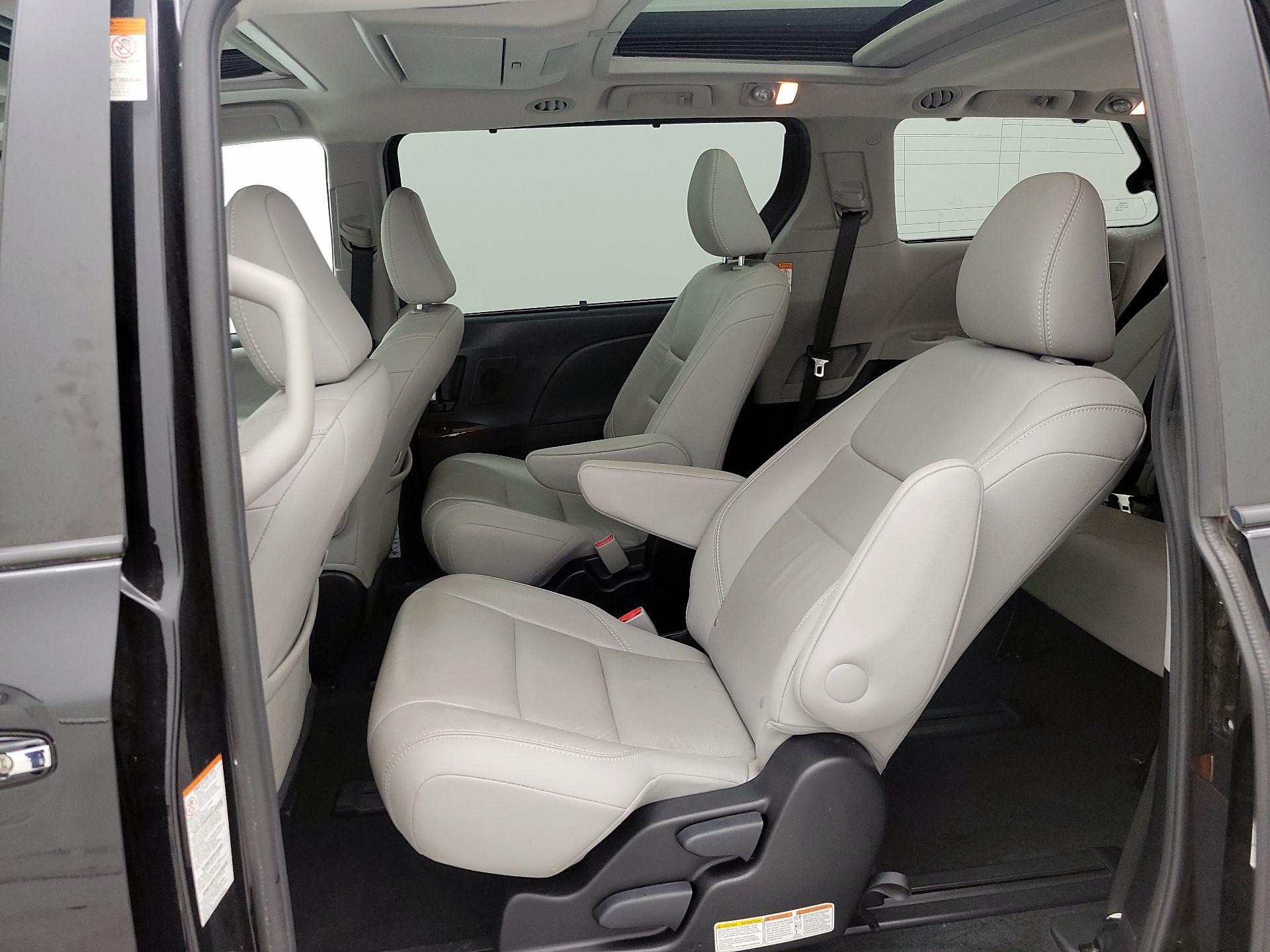 Thumbnail: 2017 Toyota Sienna - 20