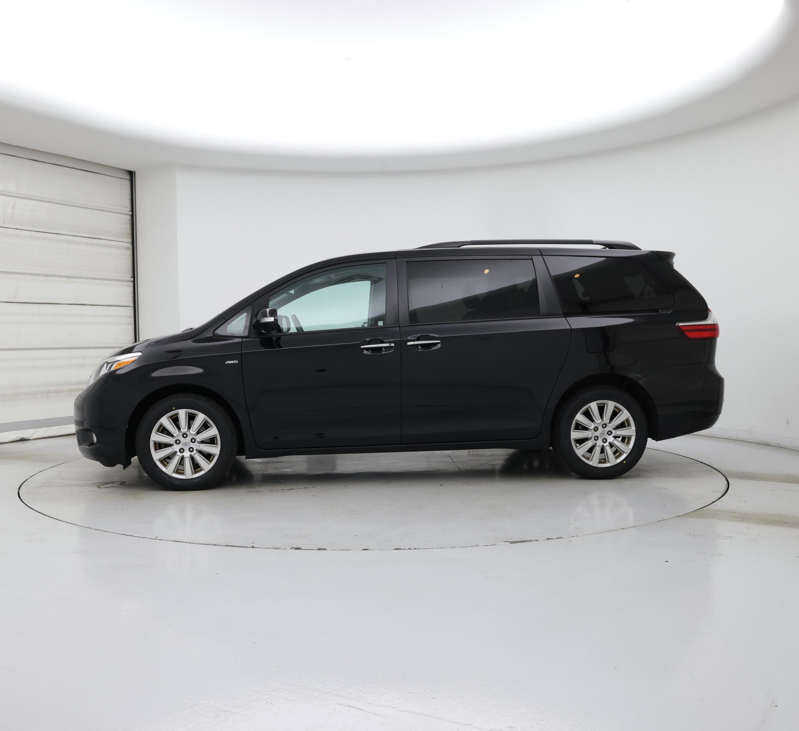 Thumbnail: 2017 Toyota Sienna - 3