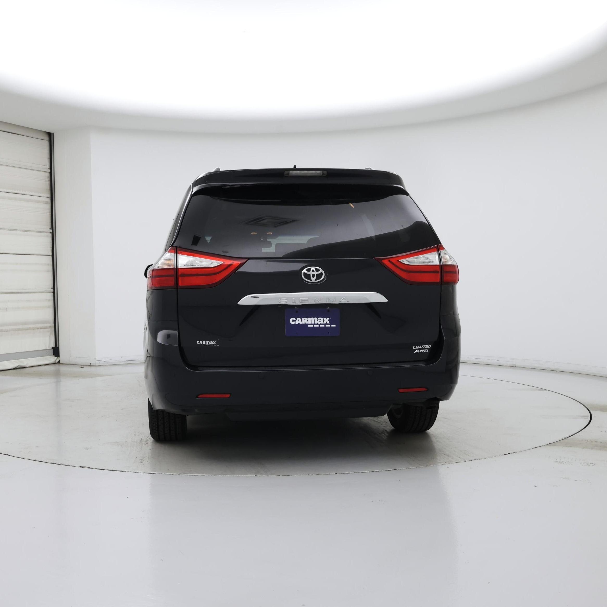 Thumbnail: 2017 Toyota Sienna - 6