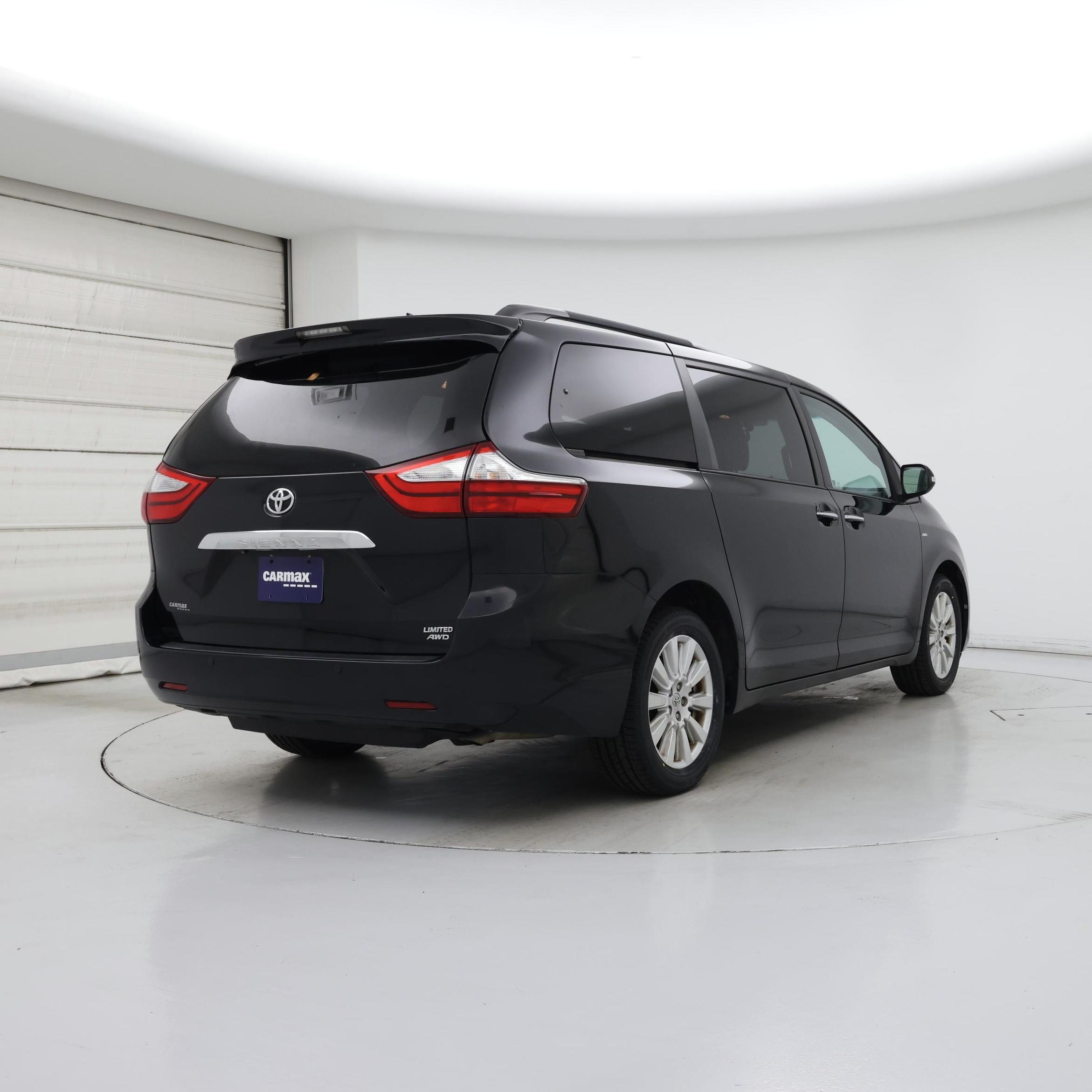Thumbnail: 2017 Toyota Sienna - 8