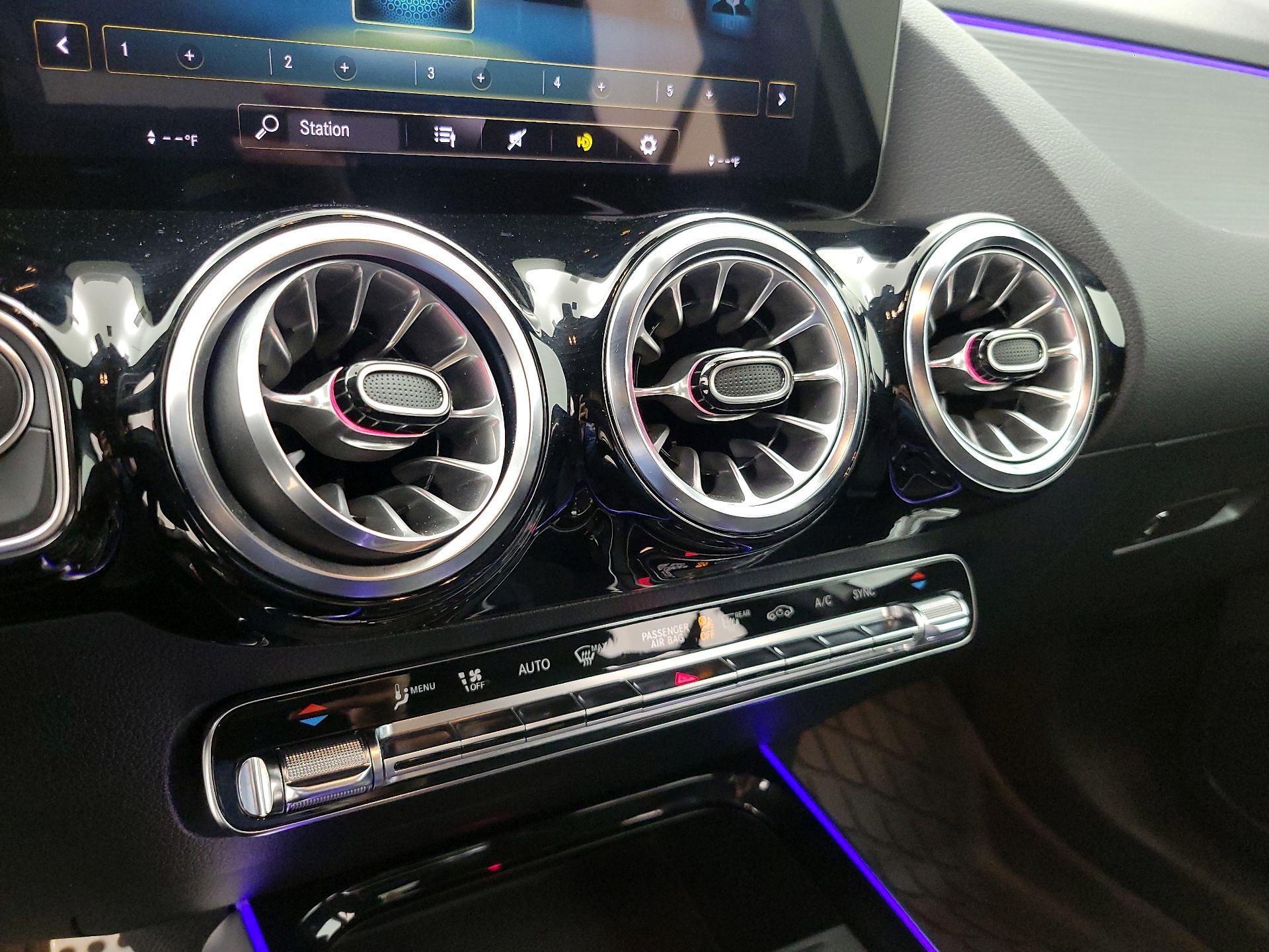 Thumbnail: 2023 Mercedes-Benz GLA - 16