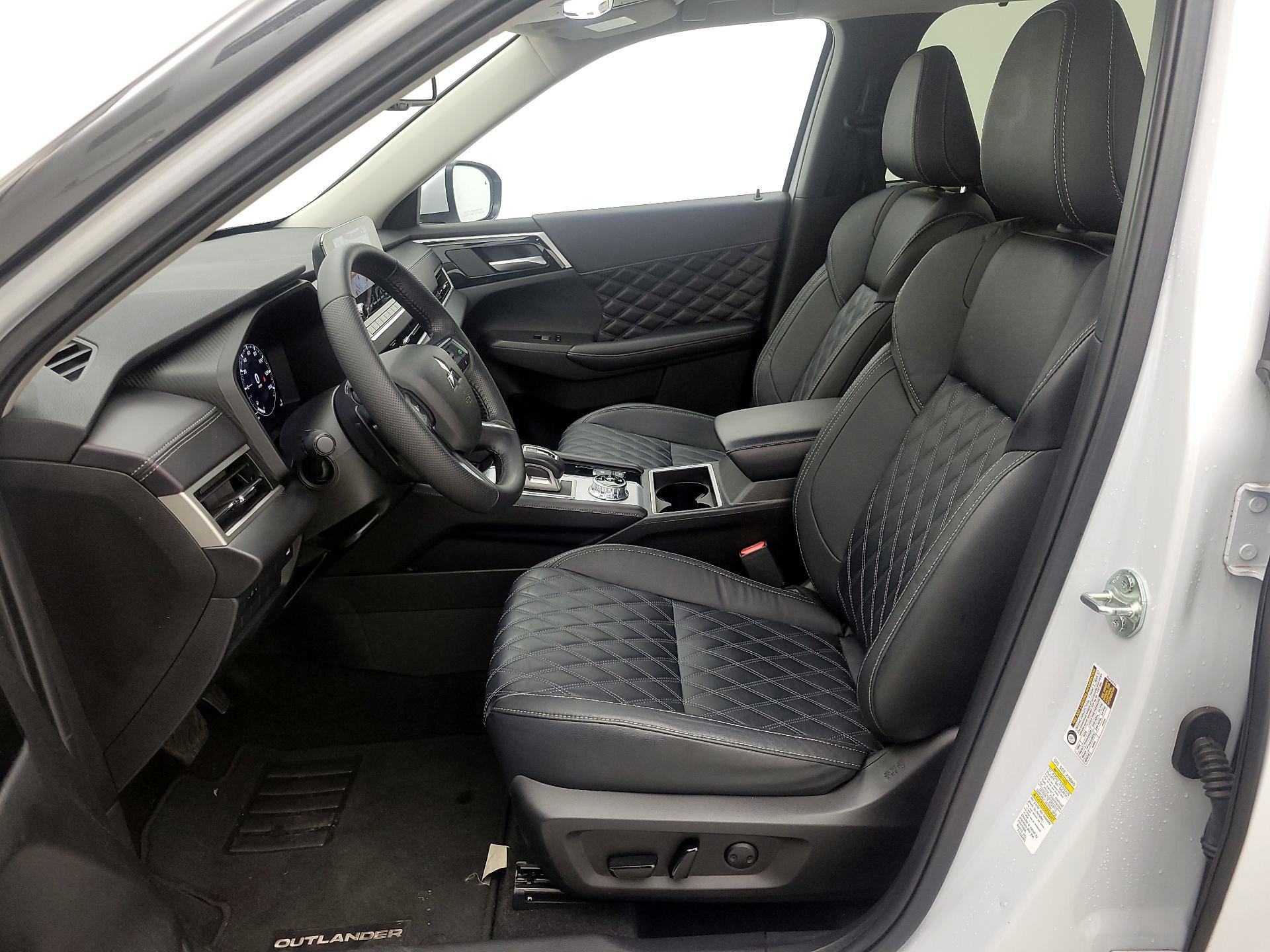 Thumbnail: 2024 Mitsubishi Outlander - 11