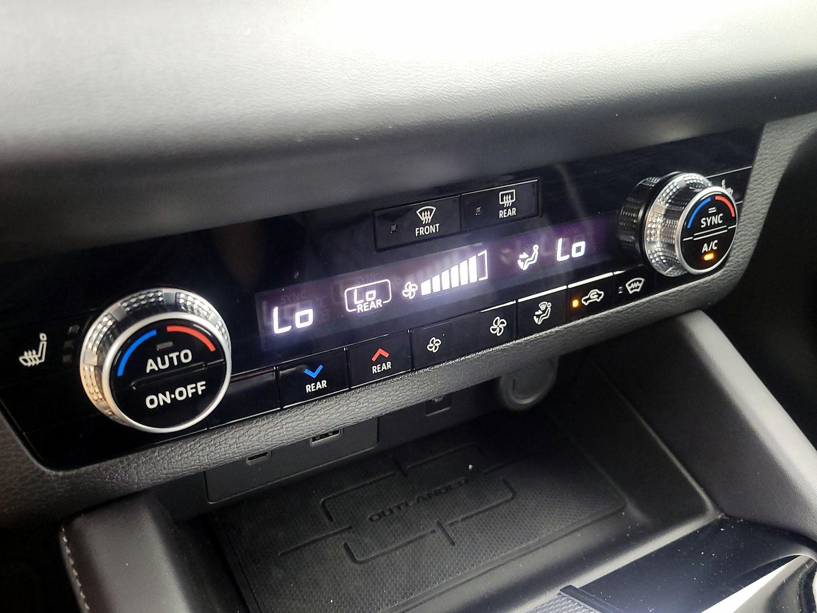 2024 Mitsubishi Outlander SEL - Photo 18