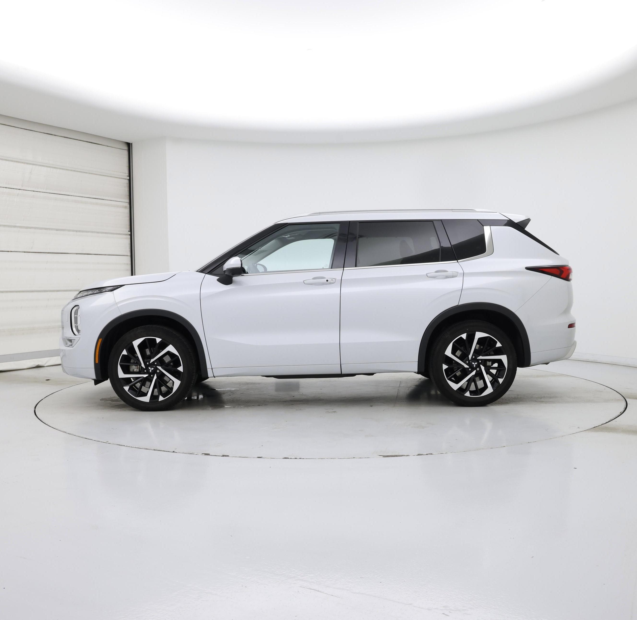 Thumbnail: 2024 Mitsubishi Outlander - 3