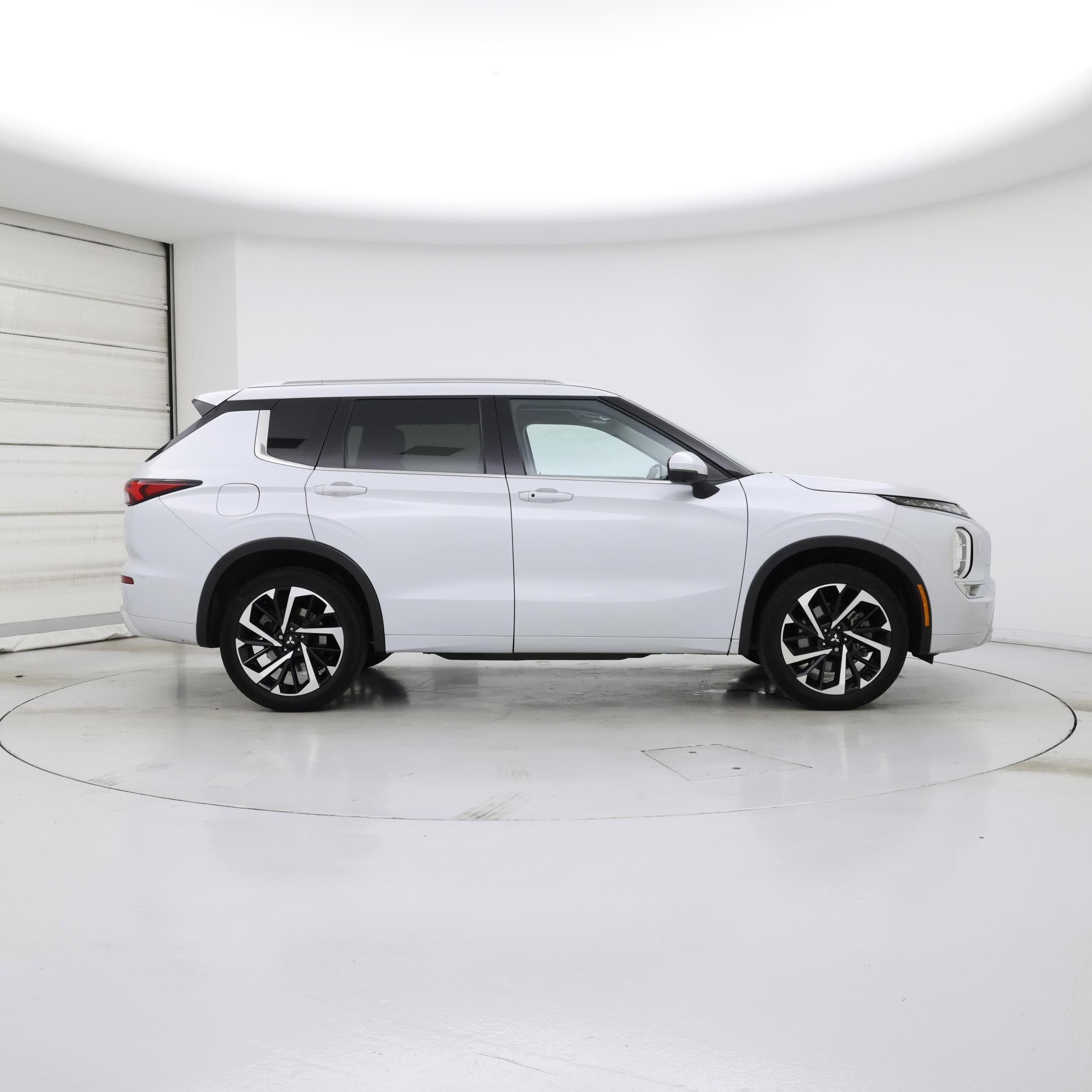 Thumbnail: 2024 Mitsubishi Outlander - 7