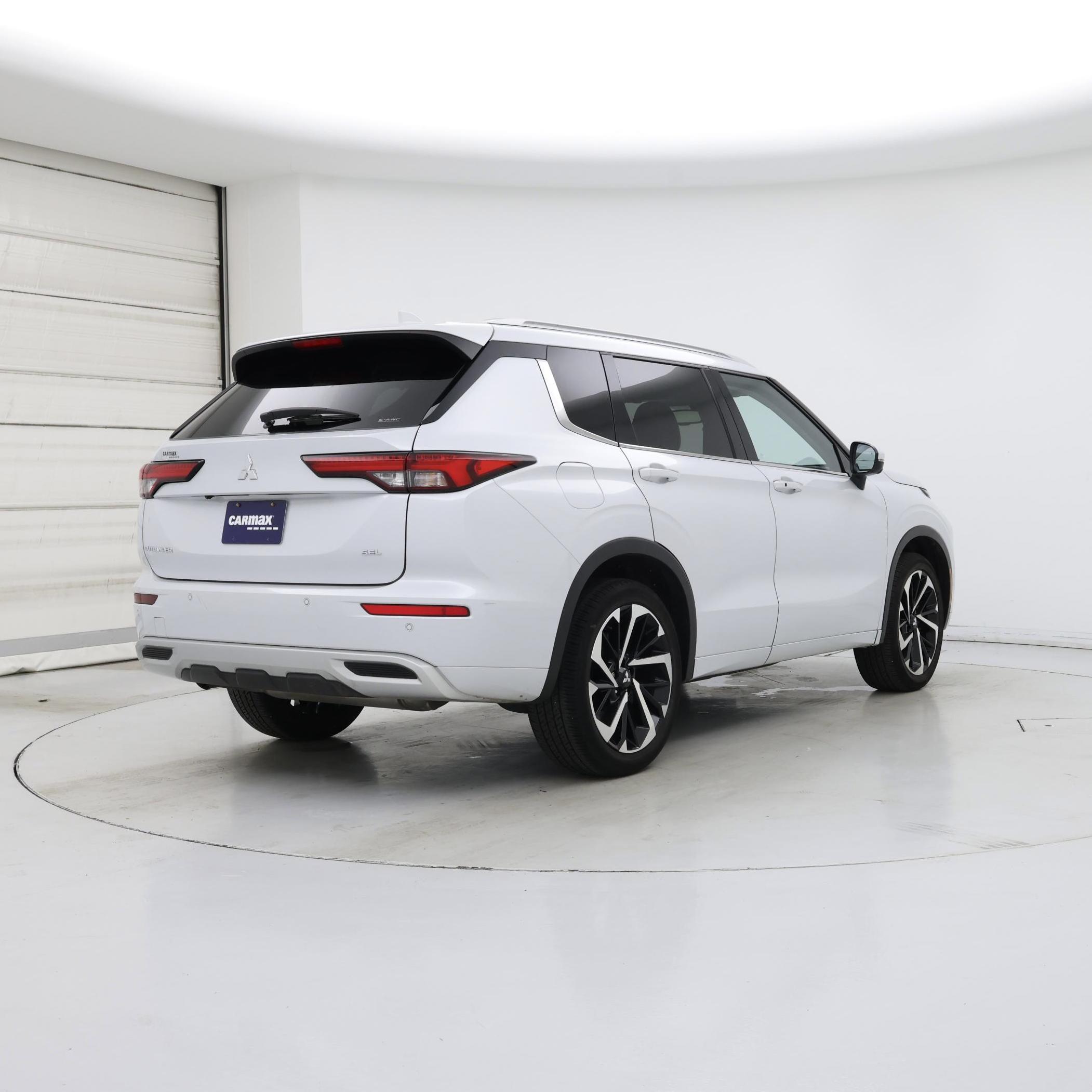 Thumbnail: 2024 Mitsubishi Outlander - 8