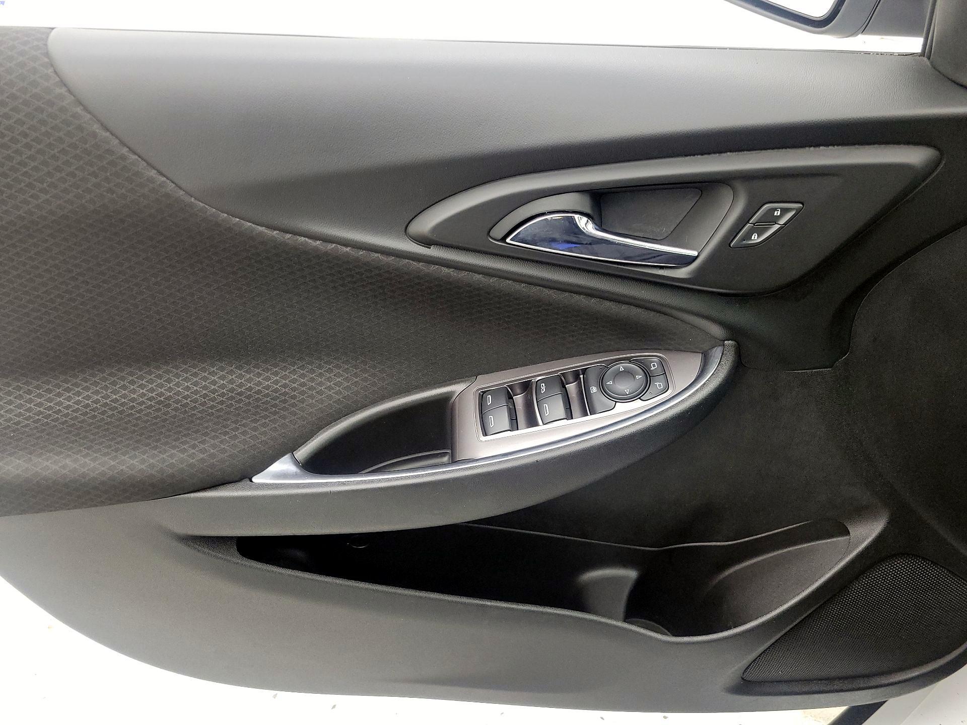 Thumbnail: 2017 Chevrolet Malibu - 12