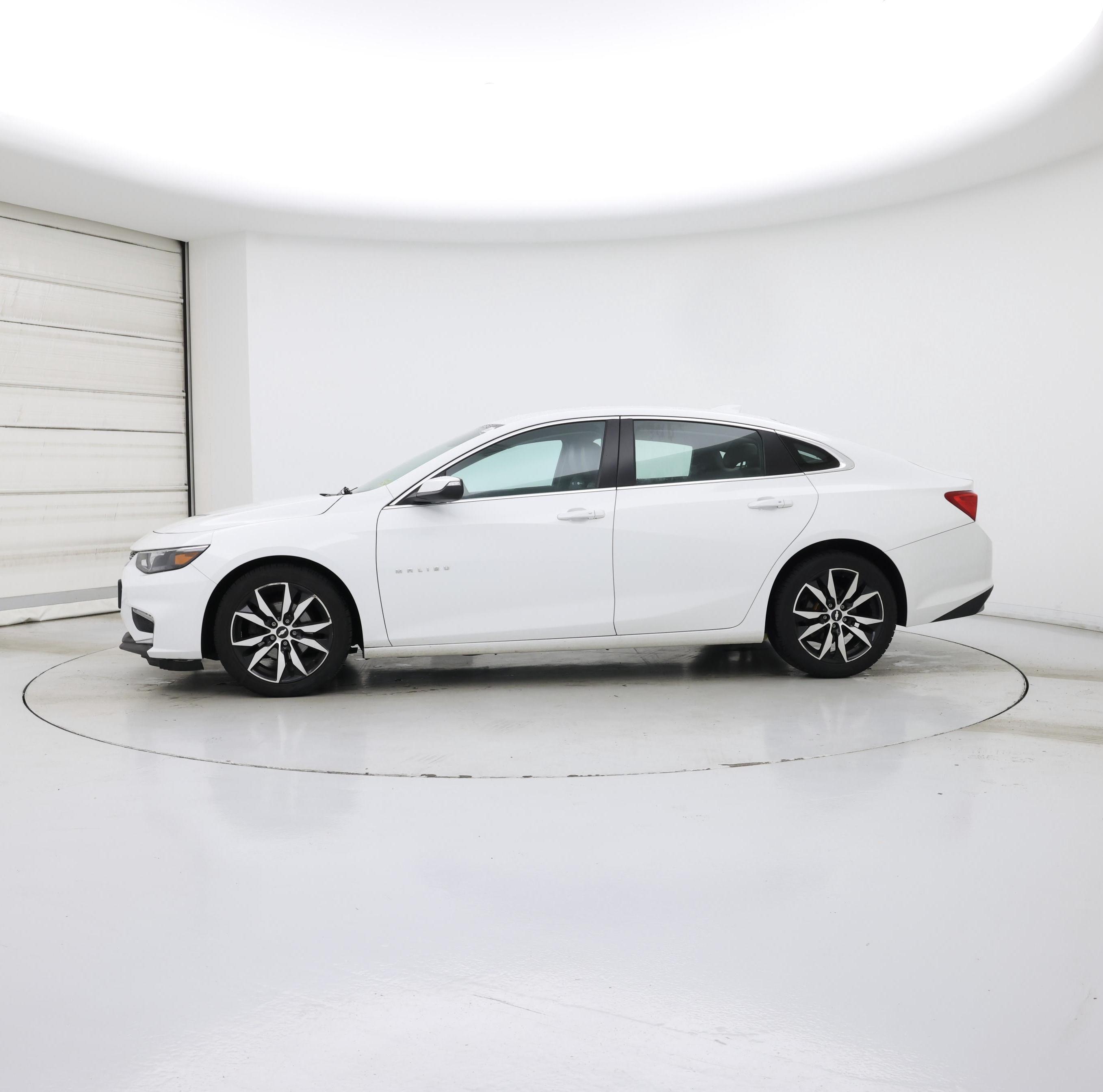 Thumbnail: 2017 Chevrolet Malibu - 3