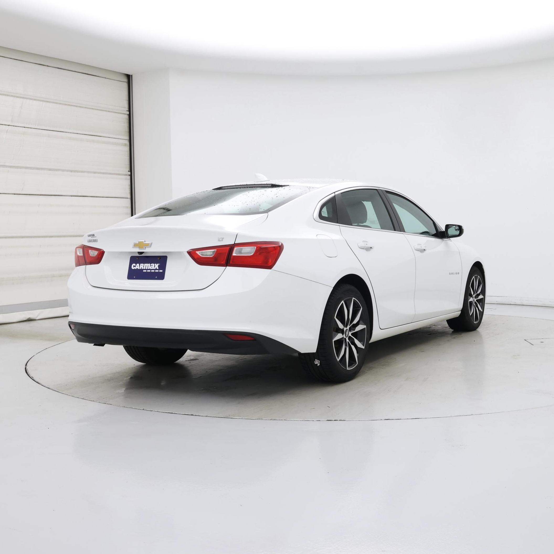 Thumbnail: 2017 Chevrolet Malibu - 8