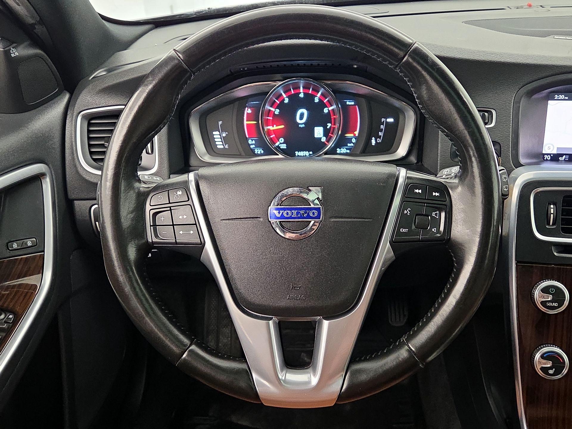 Thumbnail: 2016 Volvo V60 - 10