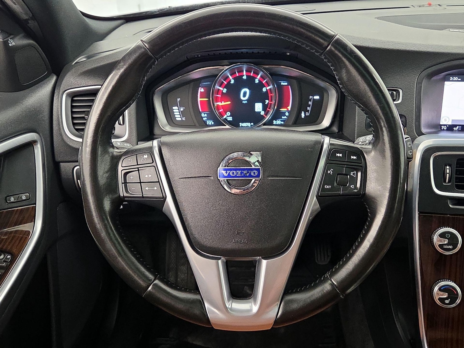 2016 Volvo V60 Platinum - Photo 11