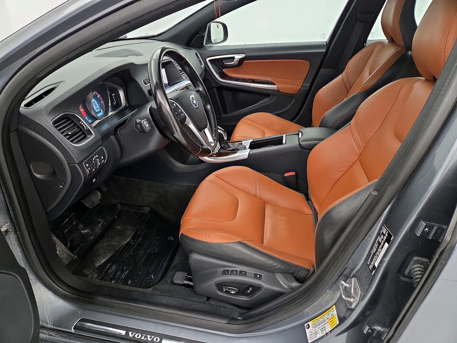 2016 Volvo V60 Platinum - Photo 12