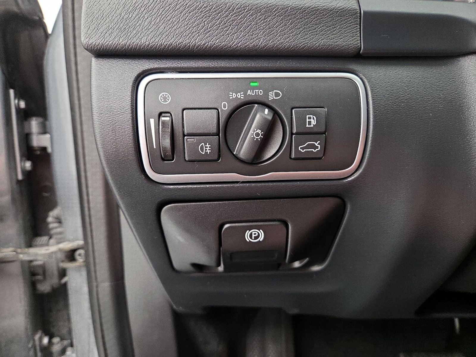 2016 Volvo V60 Platinum - Photo 14