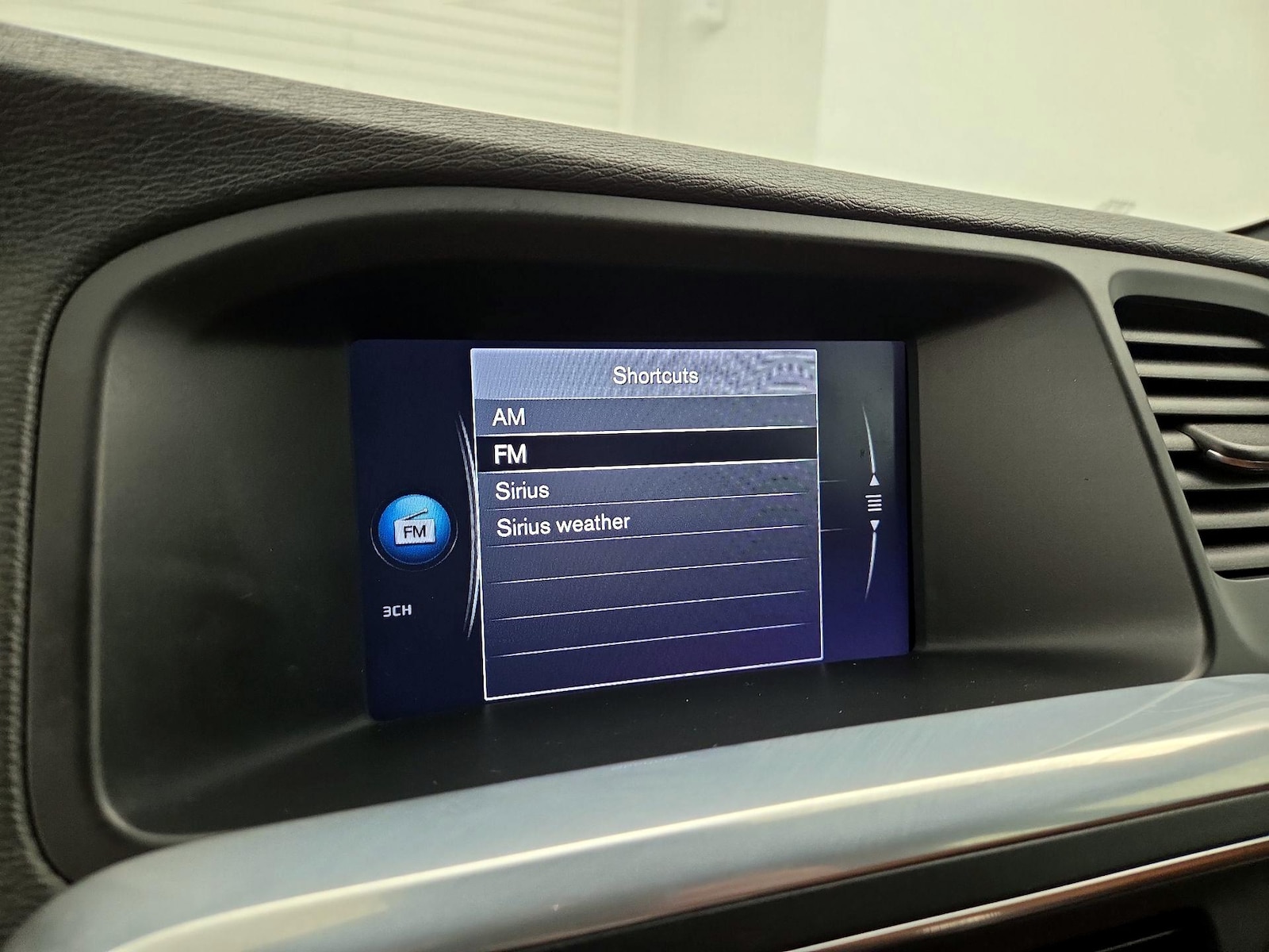 2016 Volvo V60 Platinum - Photo 17