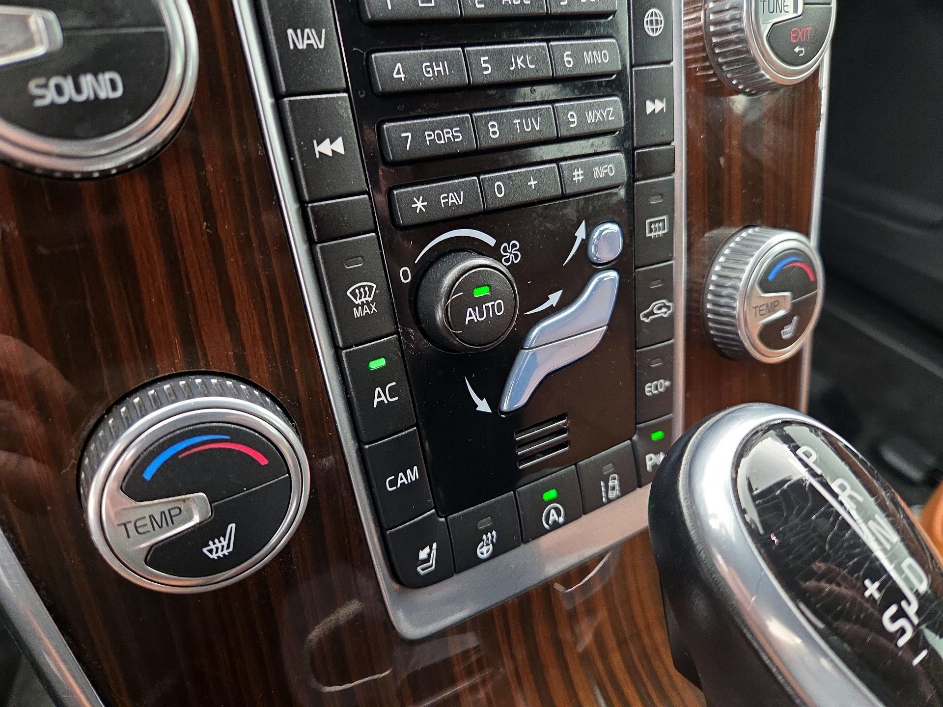Thumbnail: 2016 Volvo V60 - 17