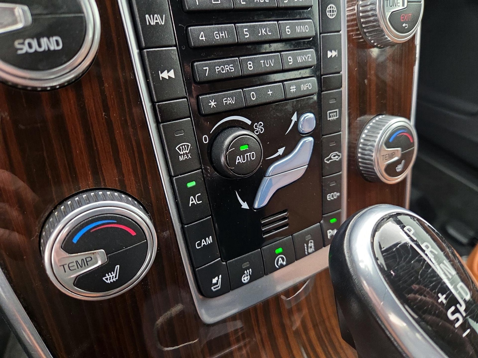 2016 Volvo V60 Platinum - Photo 18